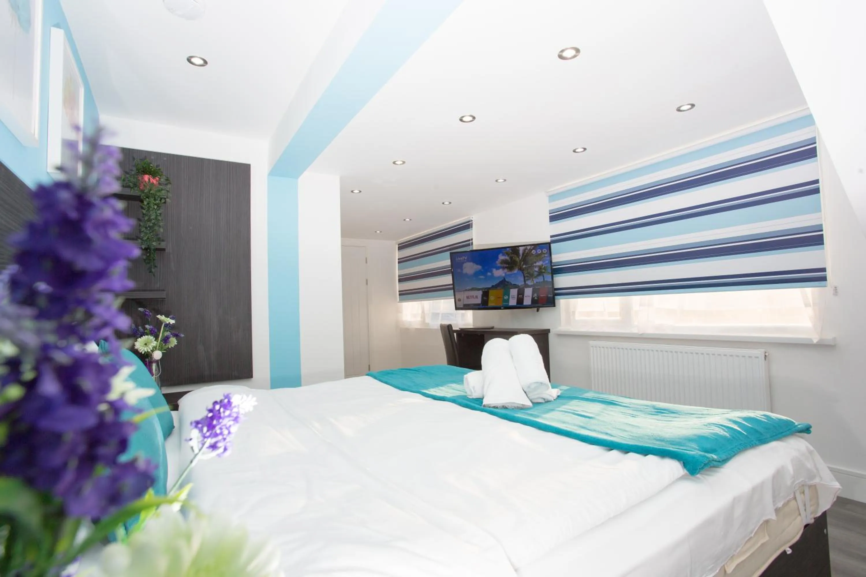 Bed in Legoland Heathrow Windsor Apartment Hotel