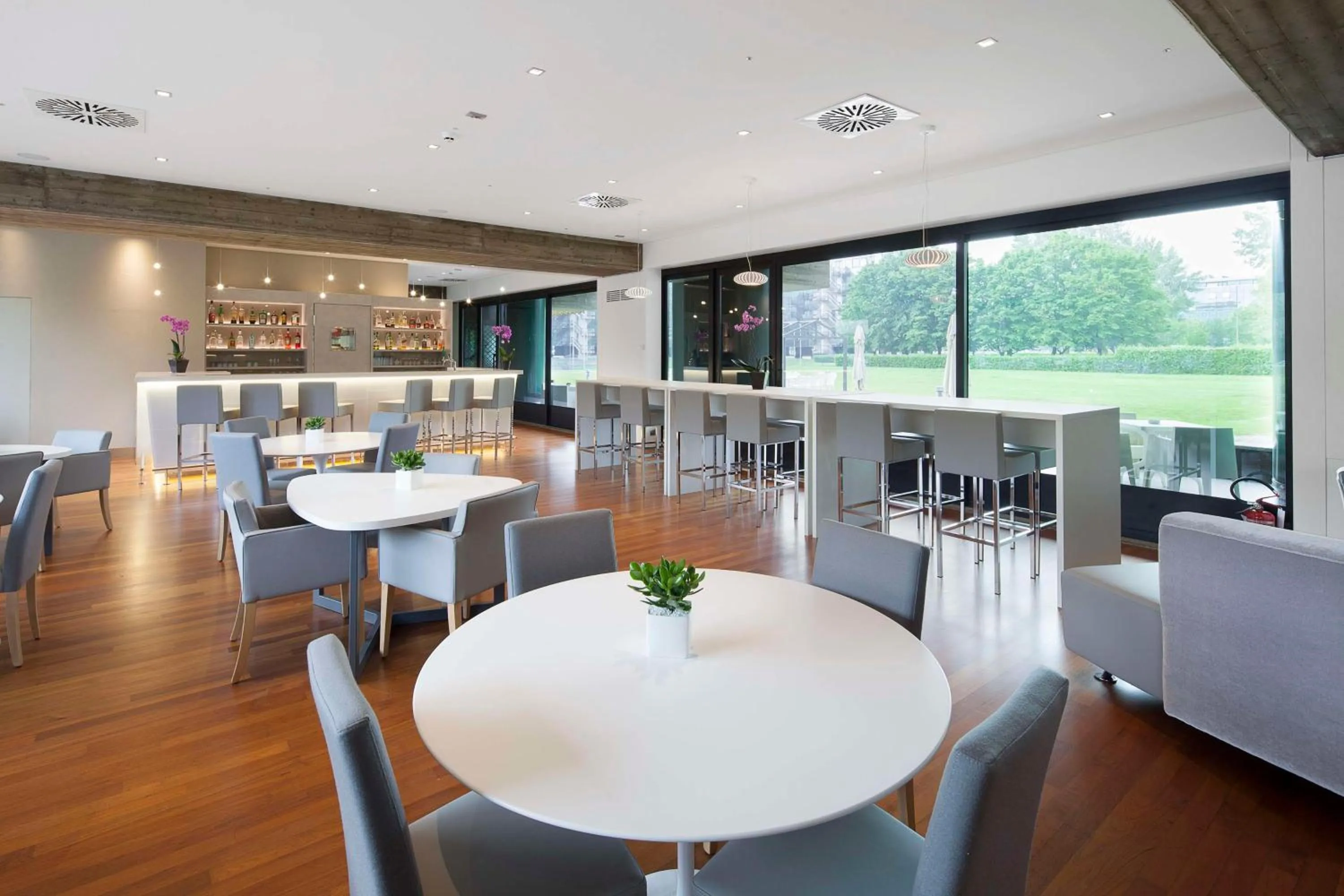 Restaurant/places to eat in NH Milano Congress Centre