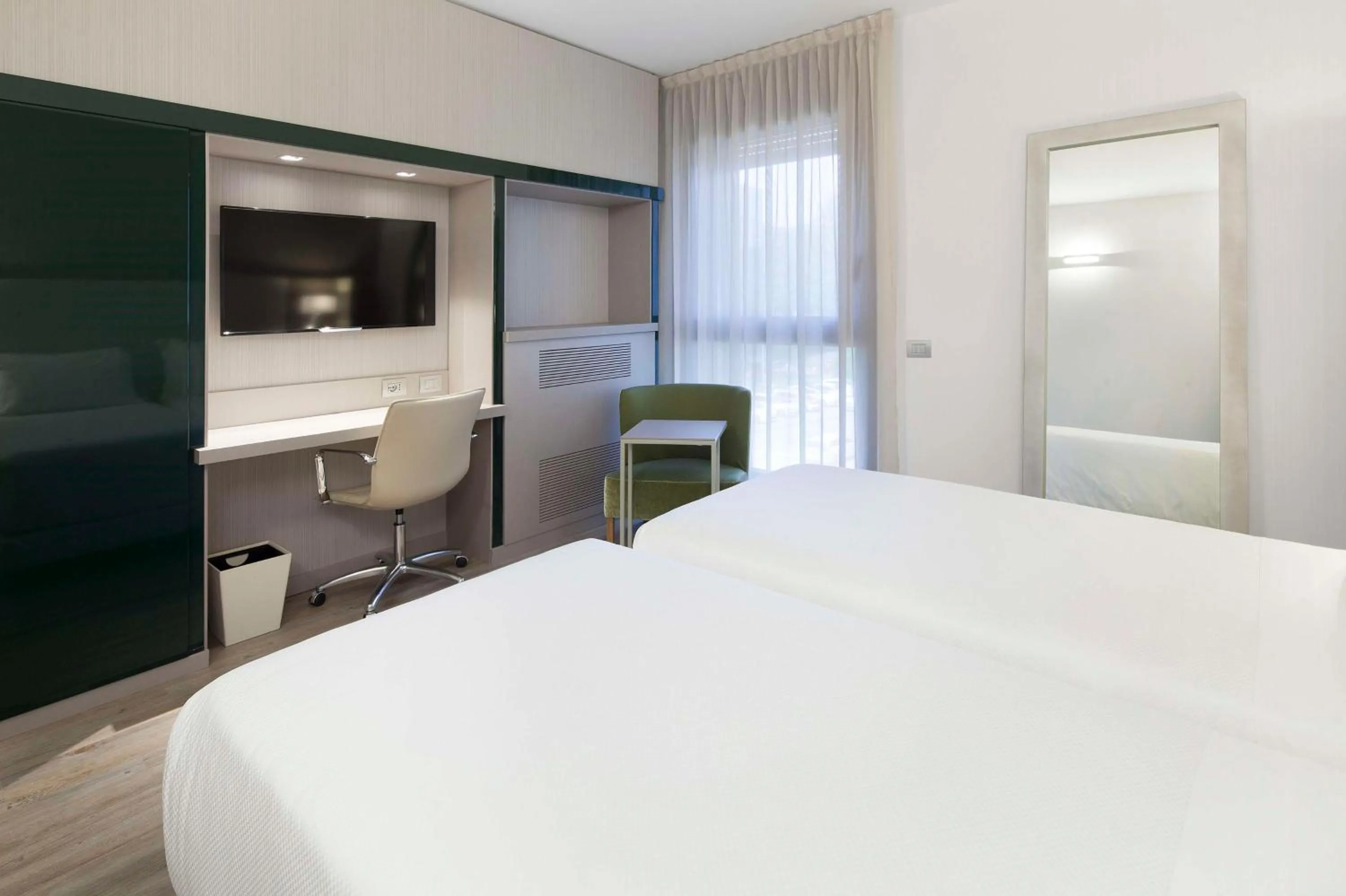 Bedroom, Bed in NH Milano Congress Centre