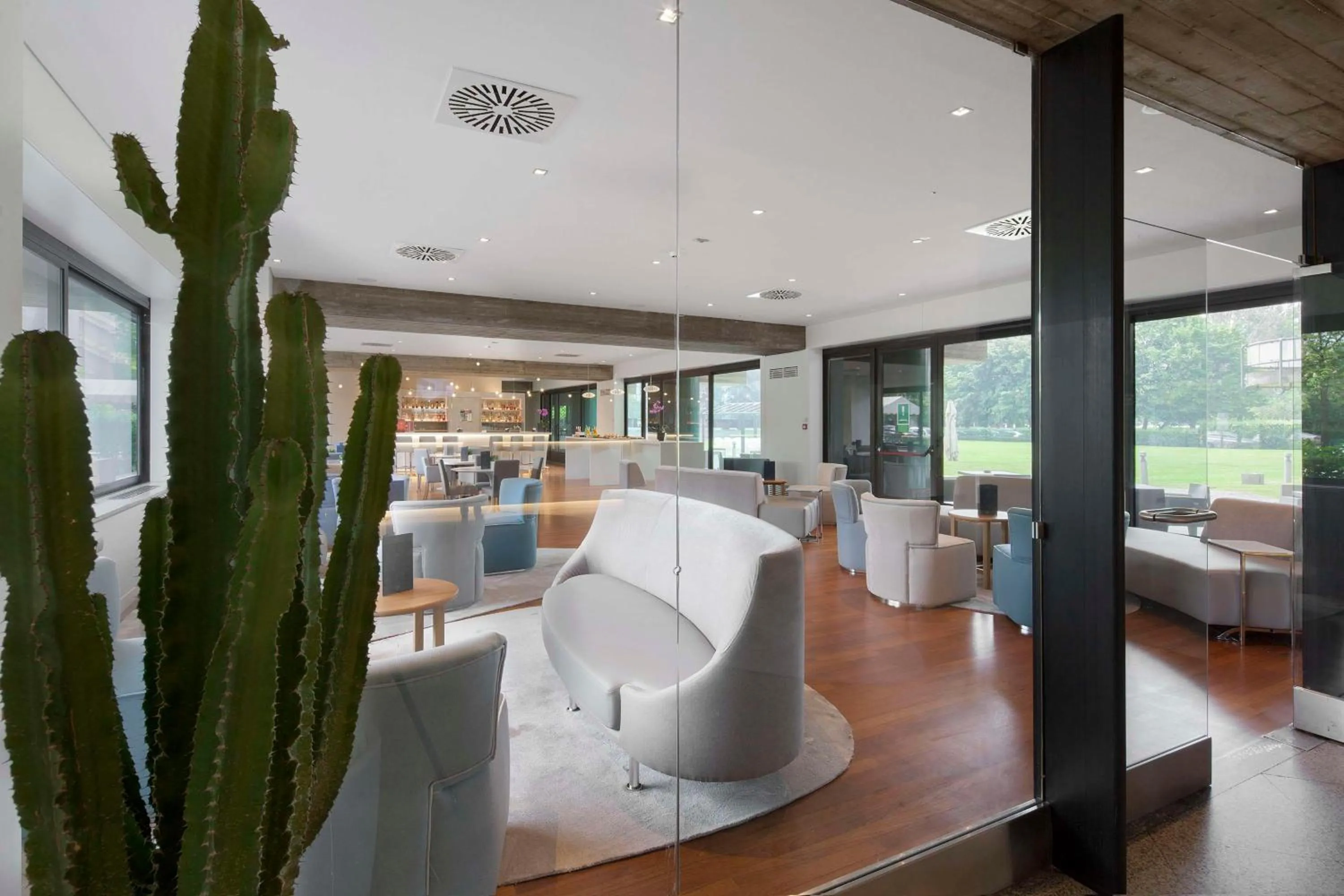 Restaurant/places to eat in NH Milano Congress Centre