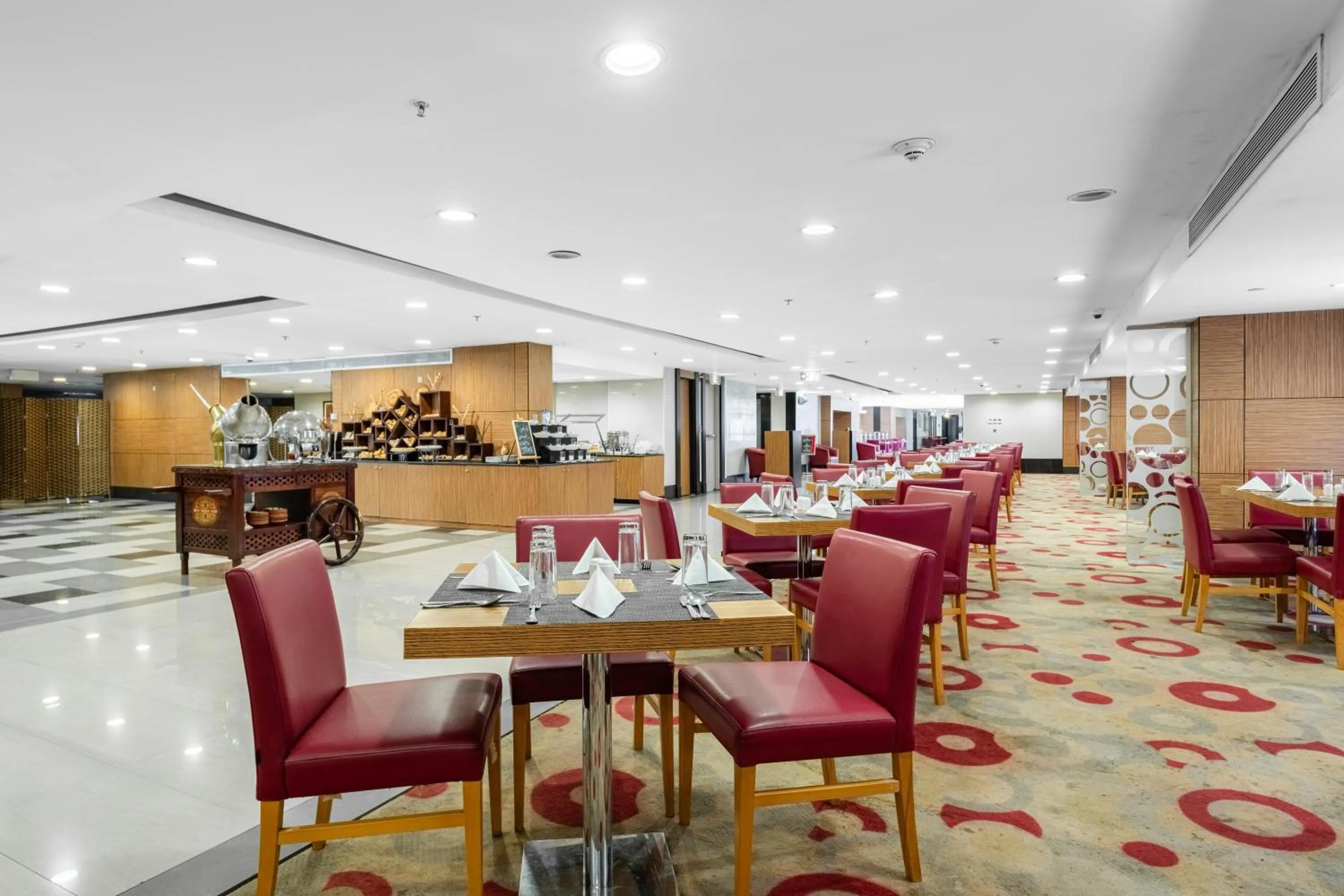 Restaurant/places to eat in Elaf Bakkah Hotel