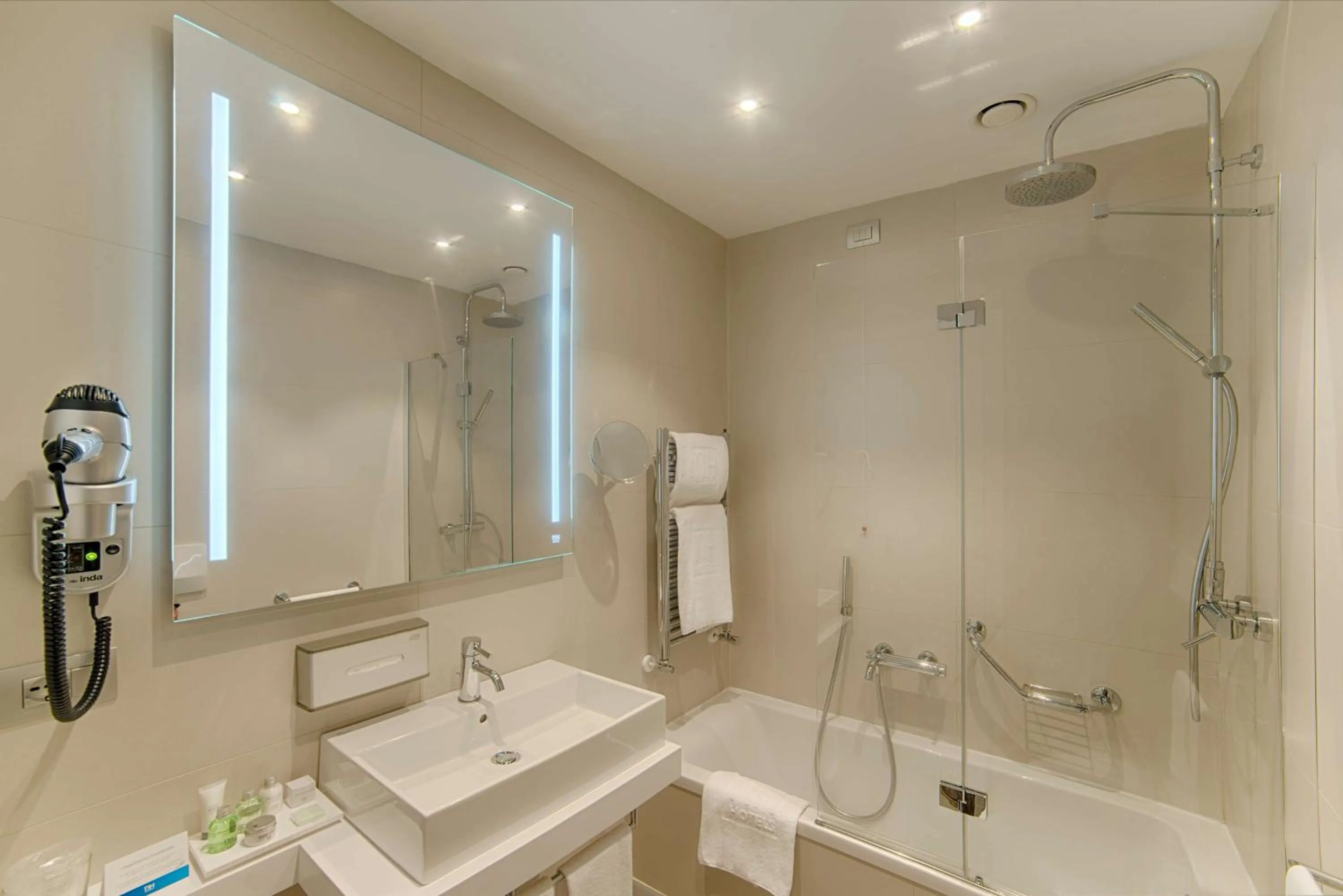 Shower in NH Torino Centro