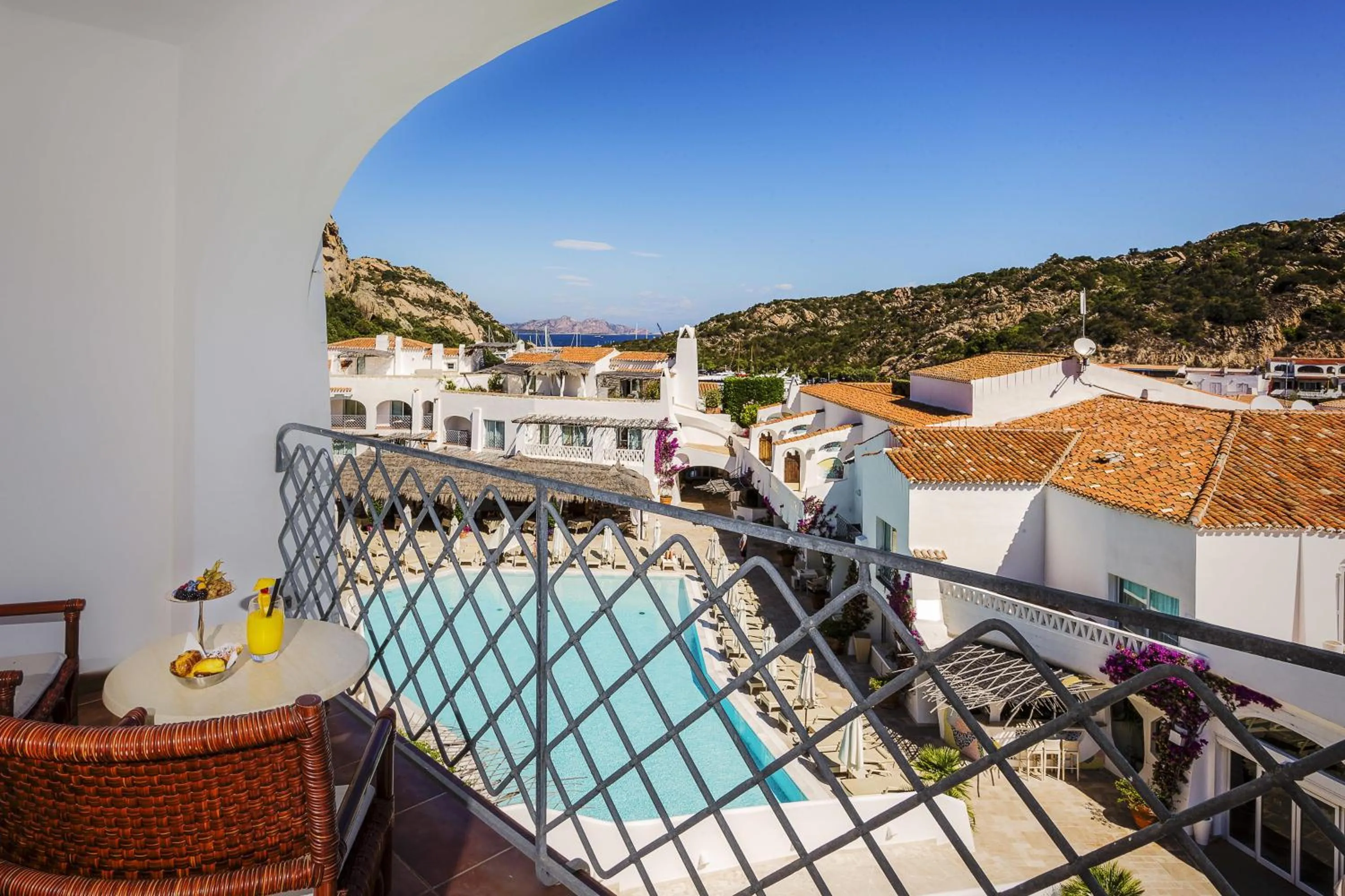 Day in Grand Hotel Poltu Quatu