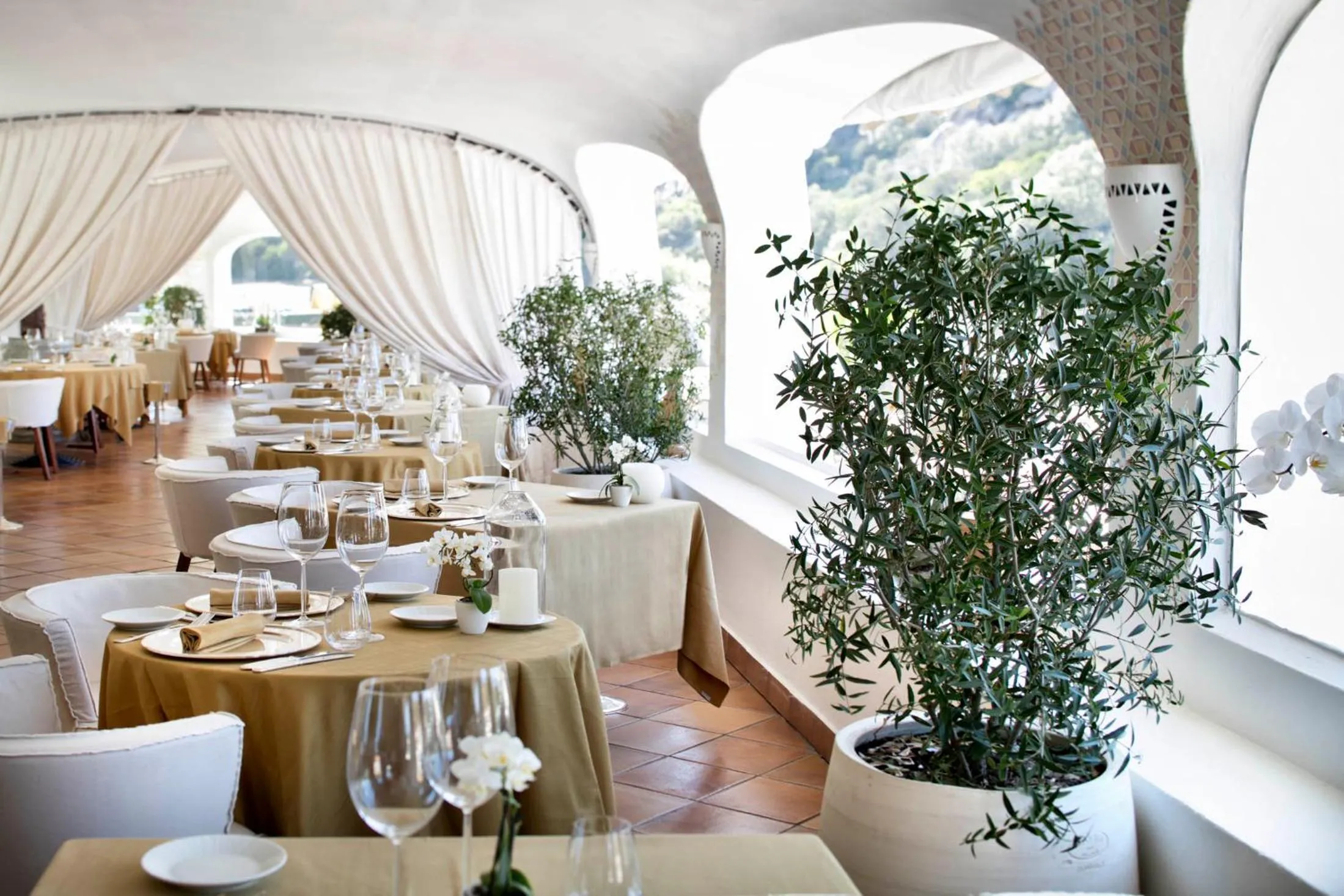 Restaurant/places to eat in Grand Hotel Poltu Quatu