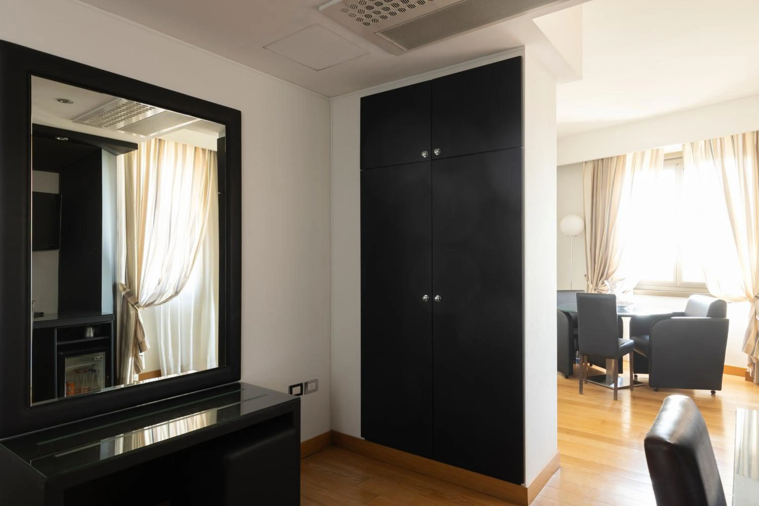 Photo of the whole room in Hotel Royal Caserta