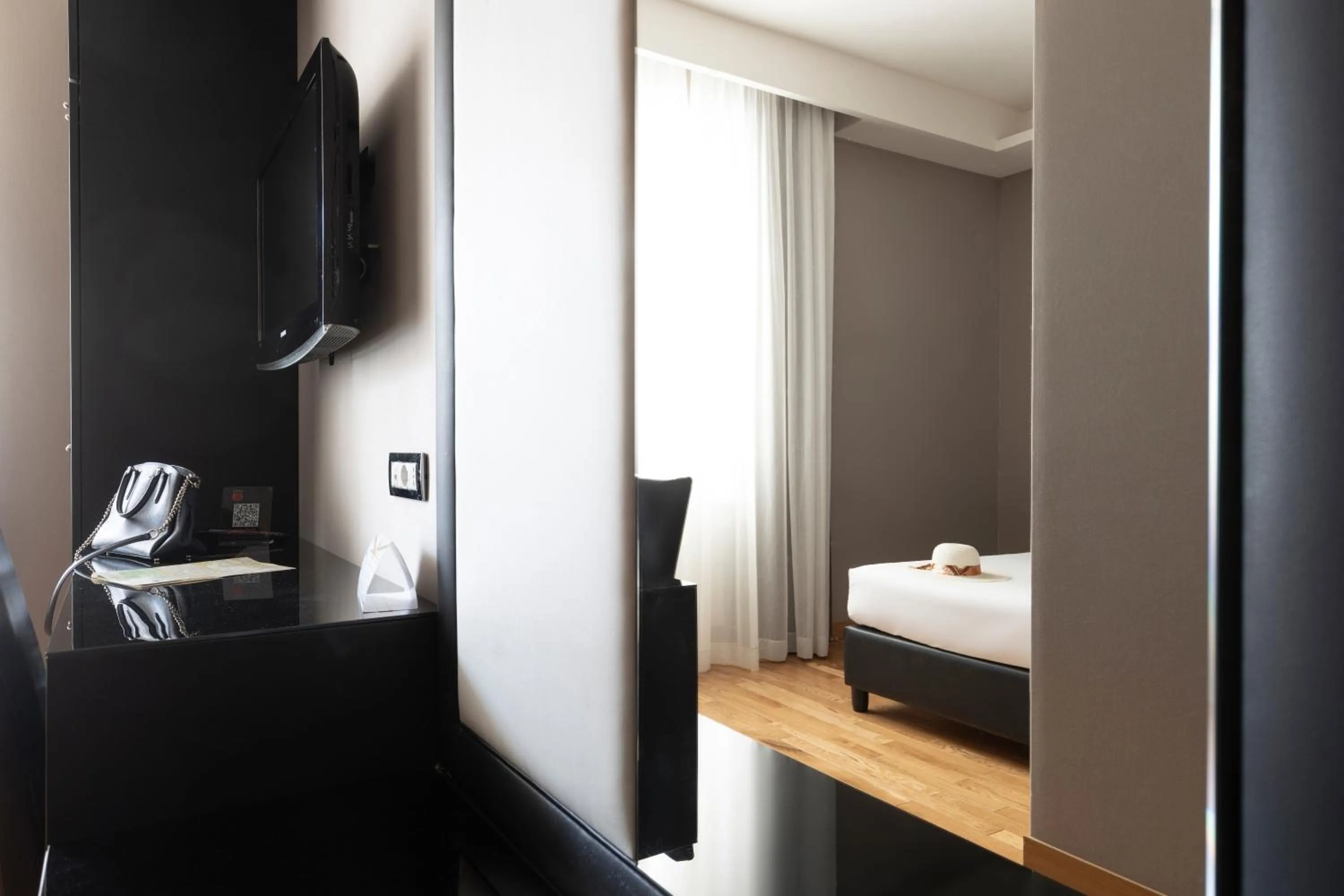 Photo of the whole room, Bed in Hotel Royal Caserta