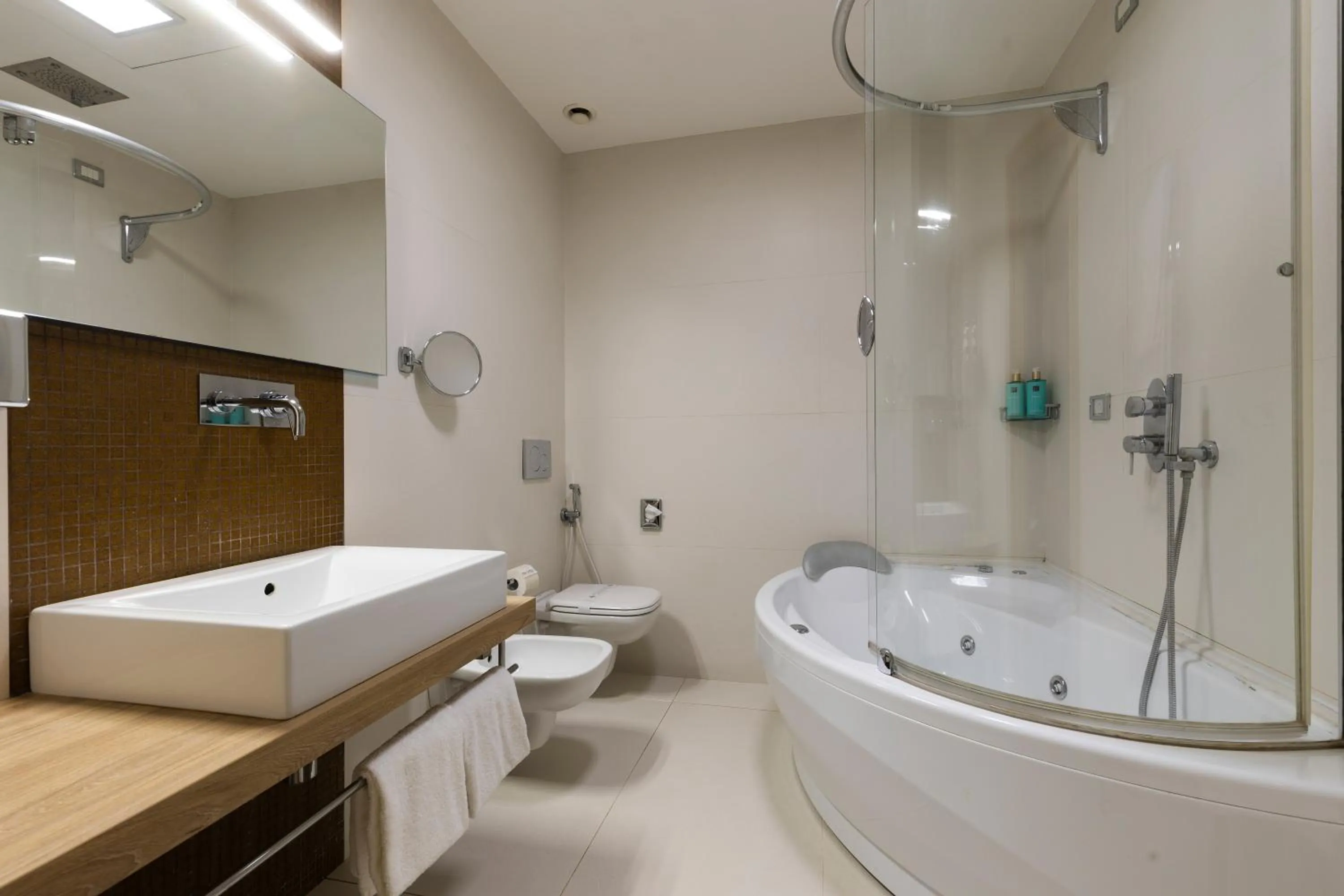 Bath in Hotel Royal Caserta