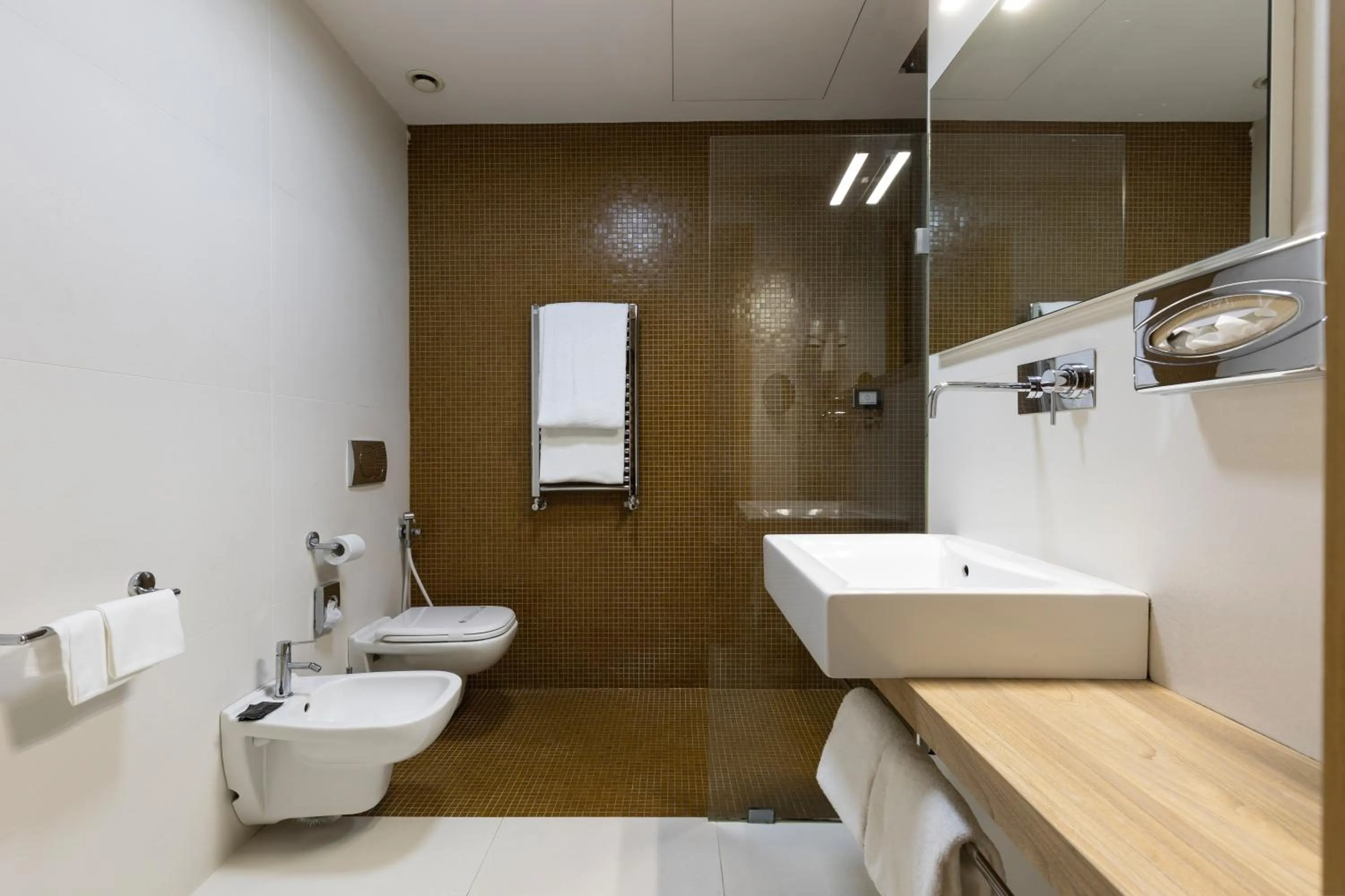 Bathroom in Hotel Royal Caserta
