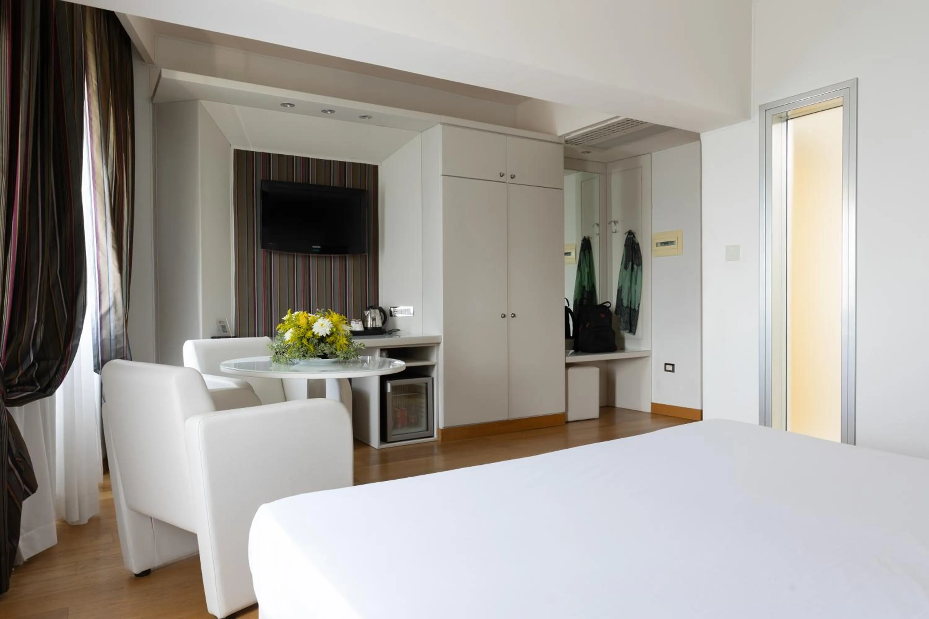 Photo of the whole room, Bed in Hotel Royal Caserta