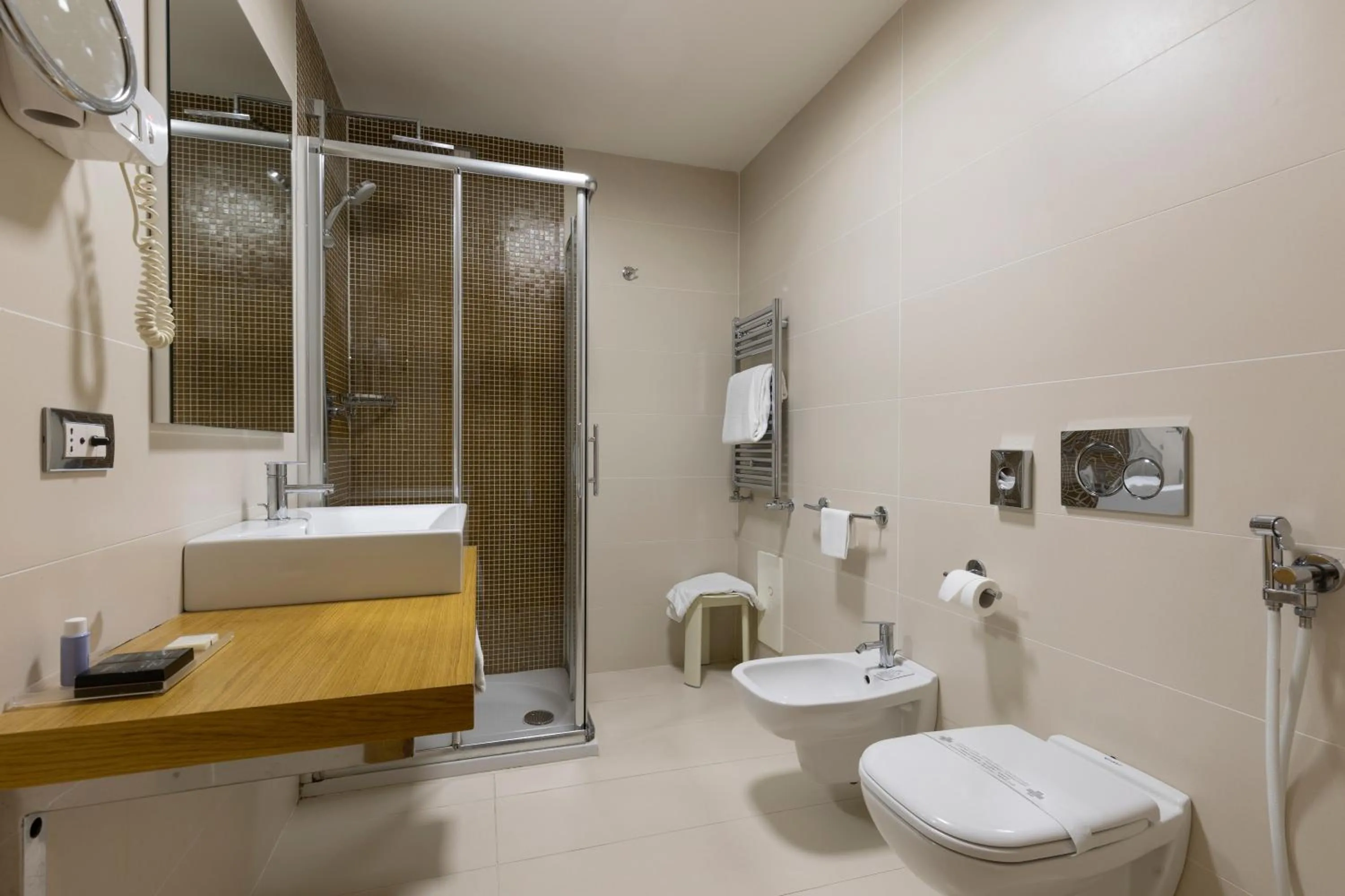 Bathroom in Hotel Royal Caserta