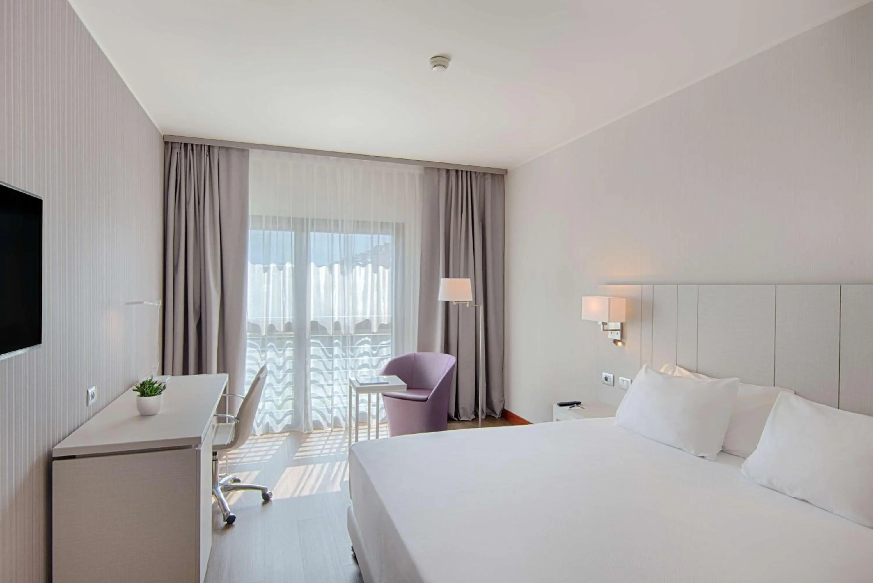 Bedroom, Bed in NH Lecco Pontevecchio