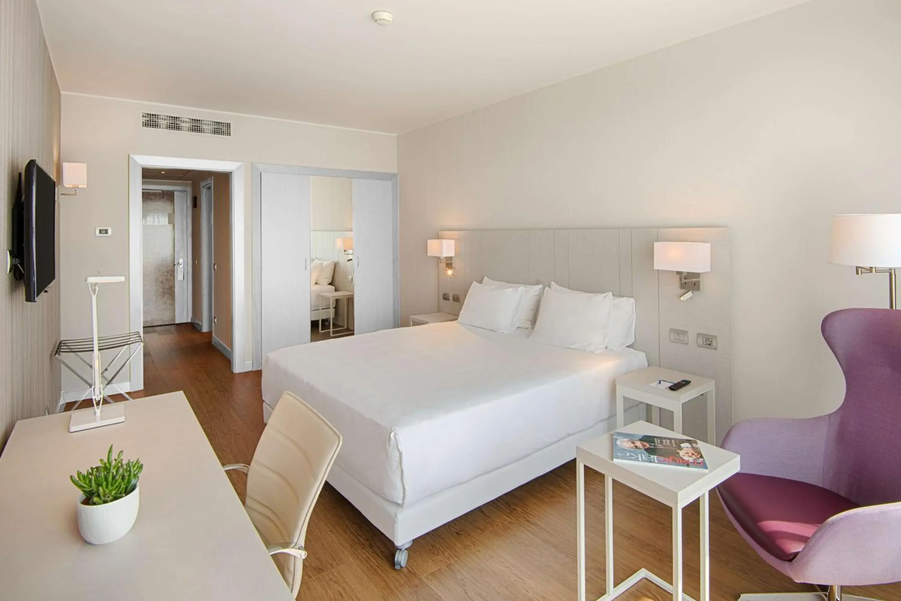 Family Connecting Room (2 Adults + 2 Children) in NH Lecco Pontevecchio Family Connecting Room (2 Adults + 2 Children) in NH Lecco Pontevecchio