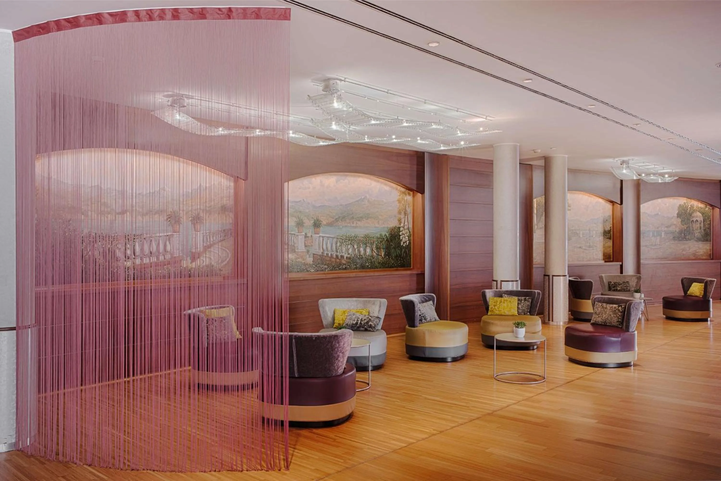 Lobby or reception in NH Lecco Pontevecchio