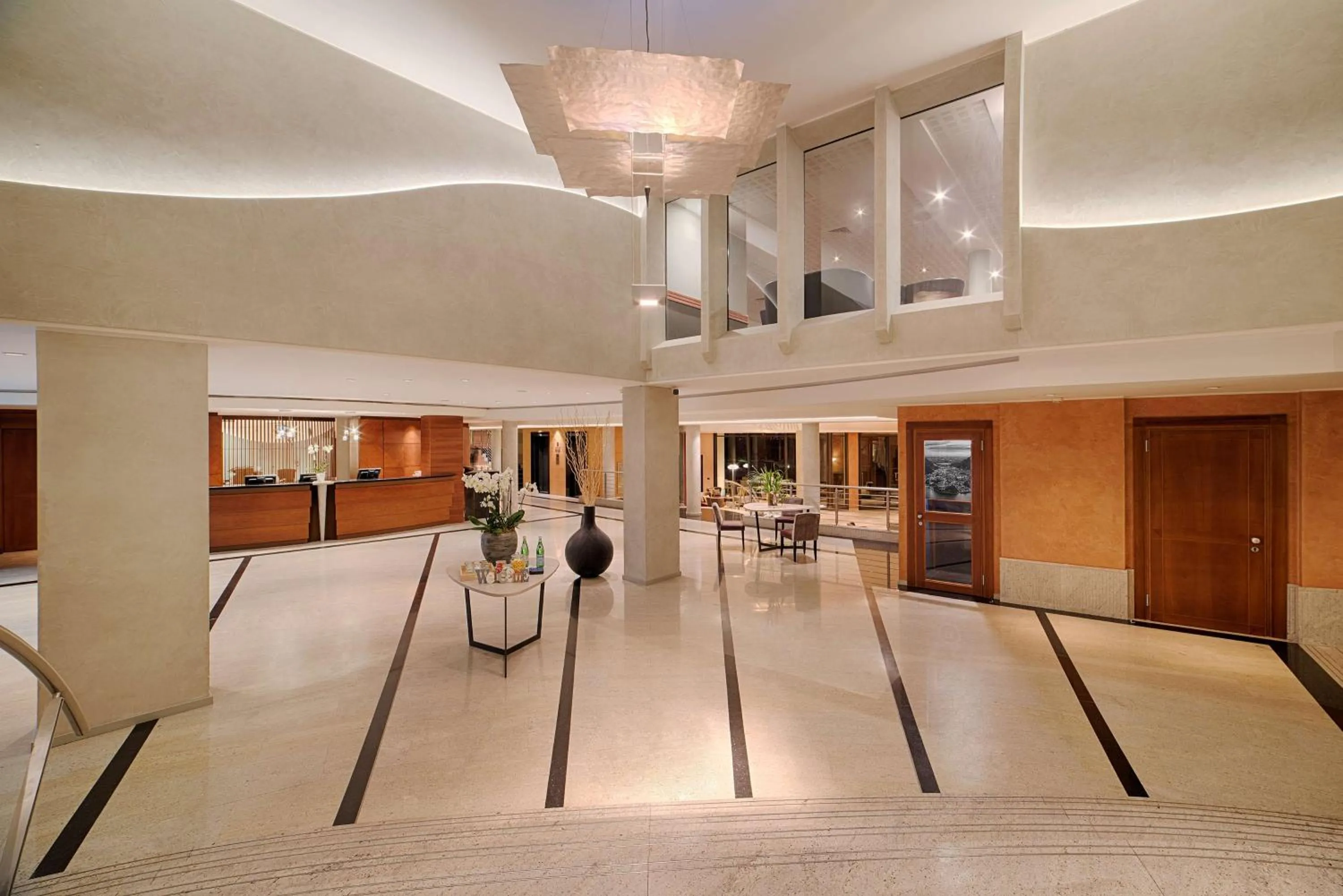 Lobby or reception in NH Lecco Pontevecchio