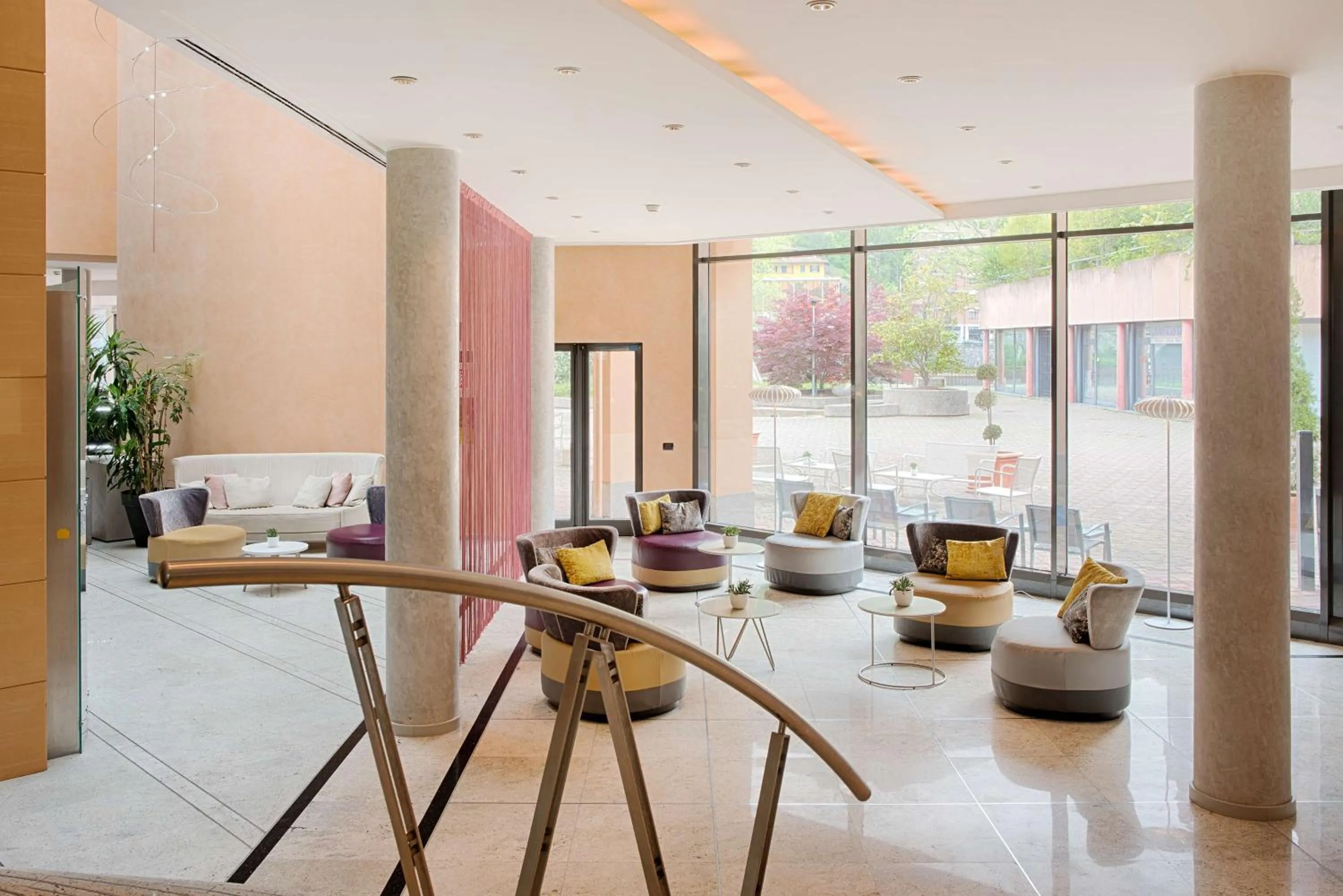 Lobby or reception in NH Lecco Pontevecchio