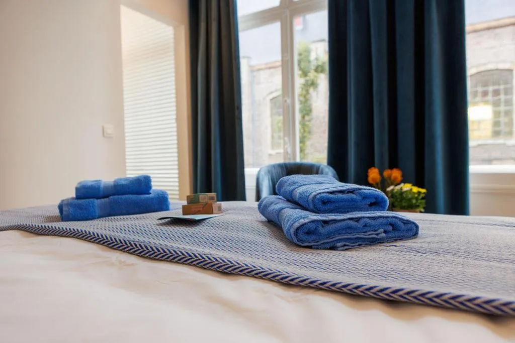 towels, Bed in APL8 St-Anna B&B