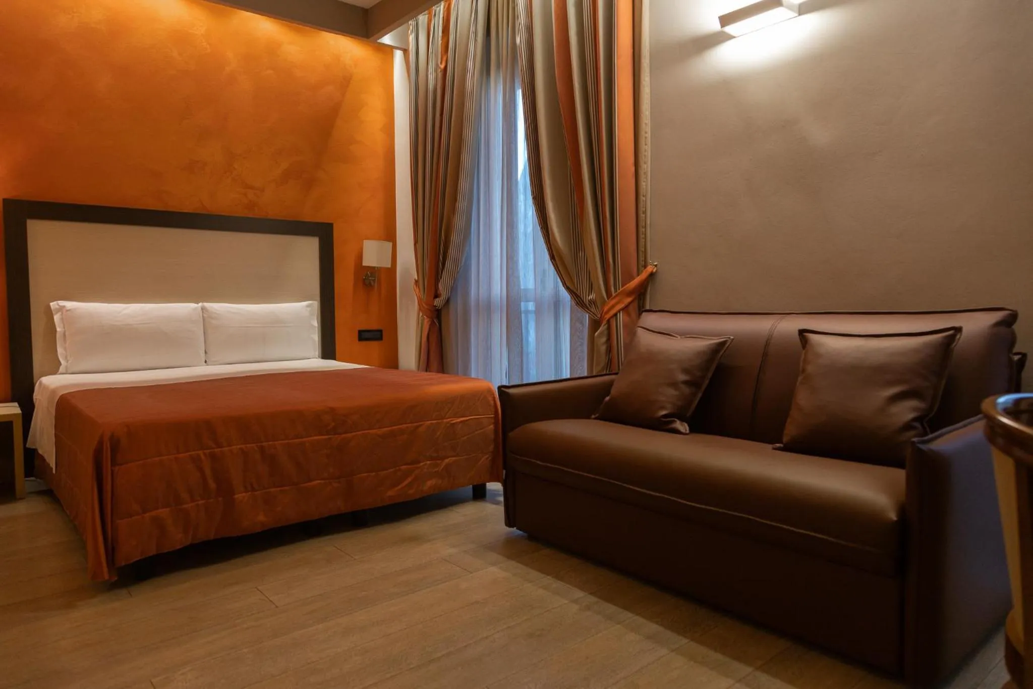 Bedroom, Bed in Hotel Continental