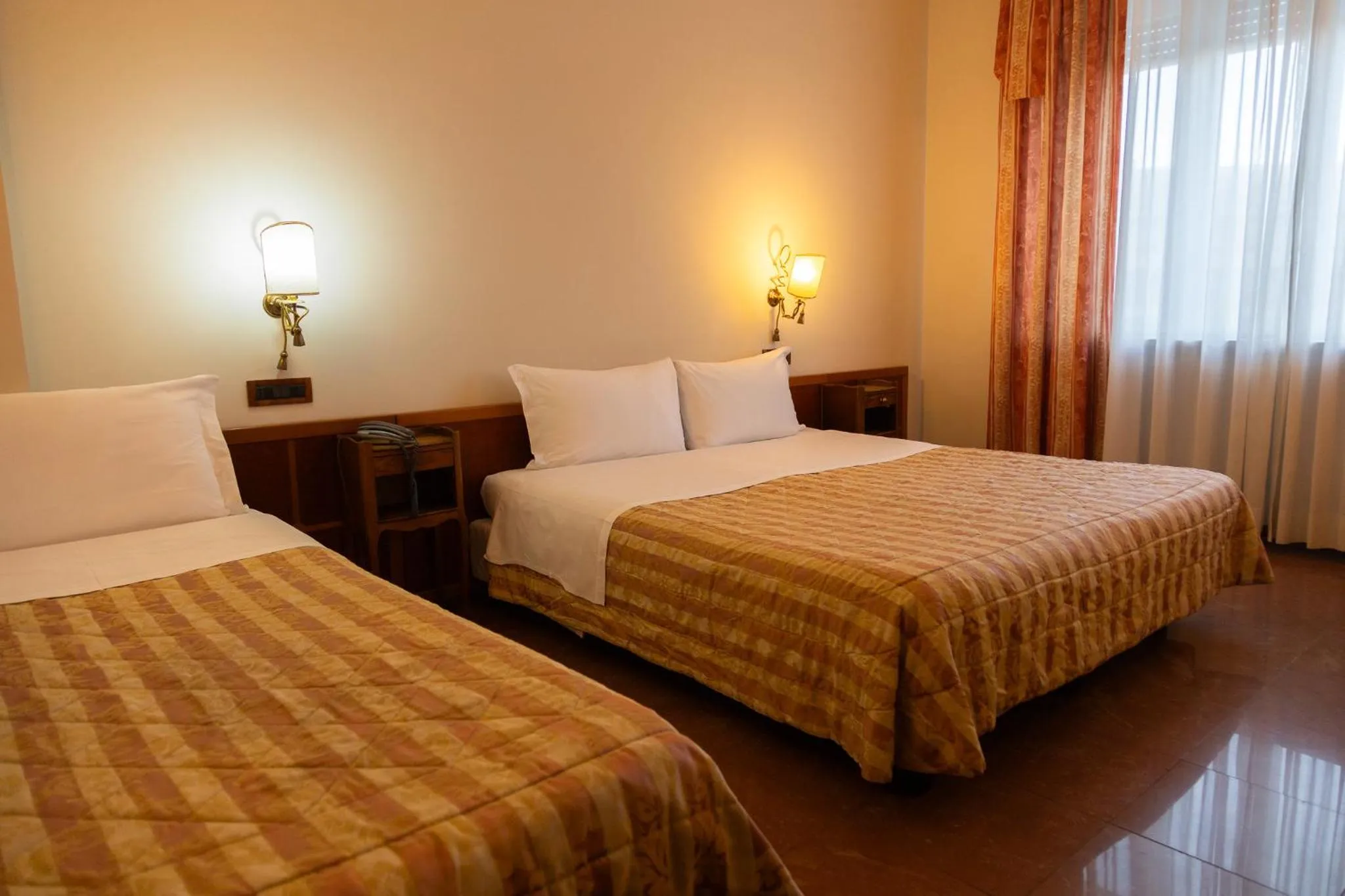 Bedroom, Bed in Hotel Continental