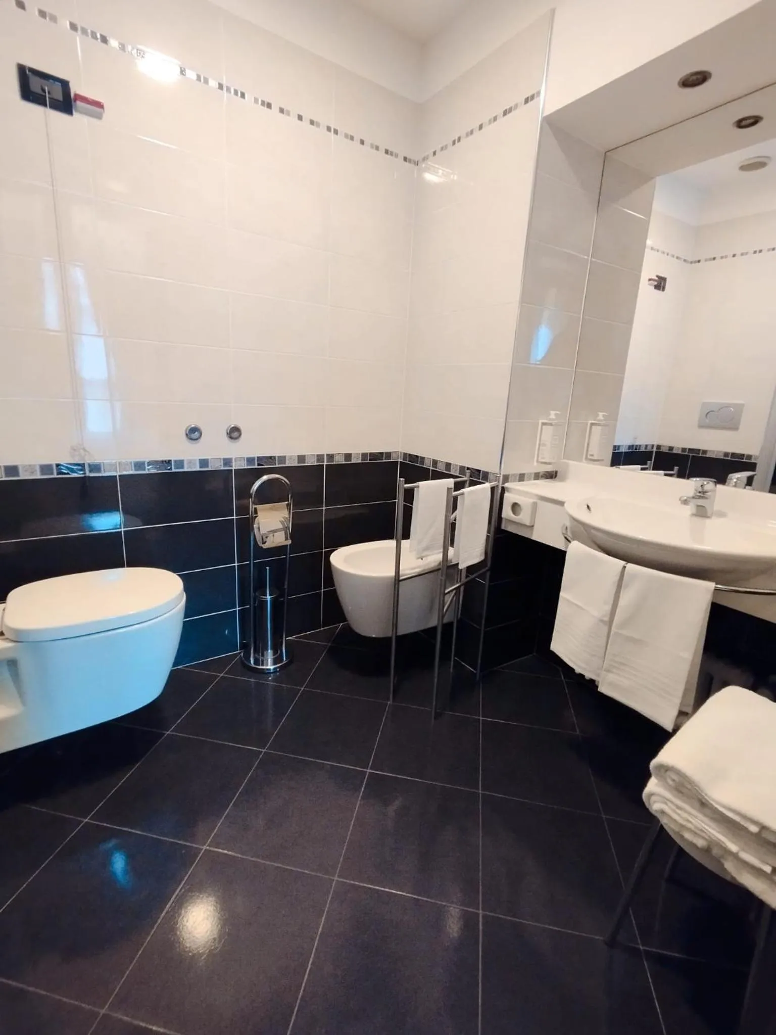 Shower in Hotel Continental