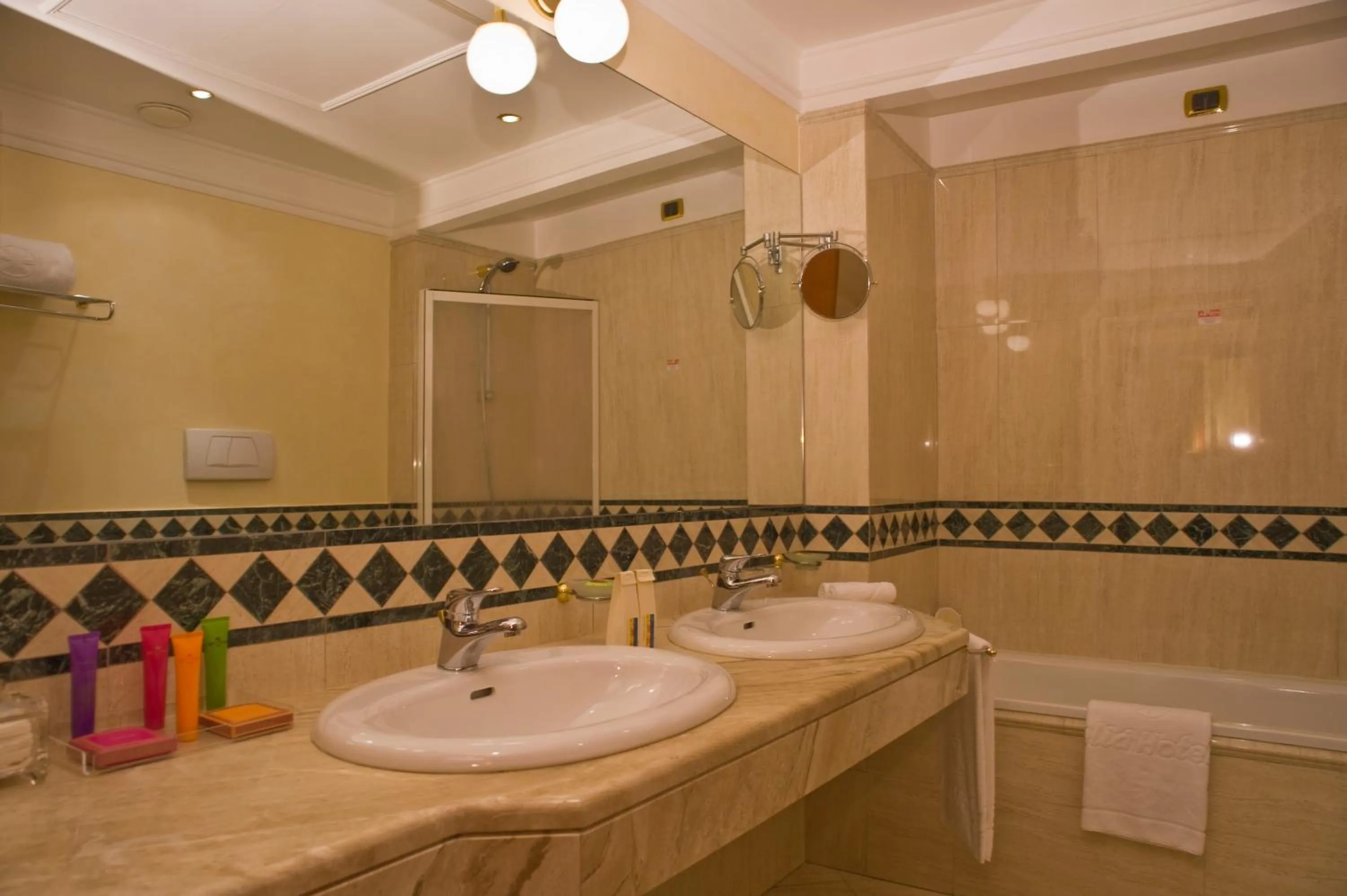 Bathroom in Hotel Roma Aurelia Antica