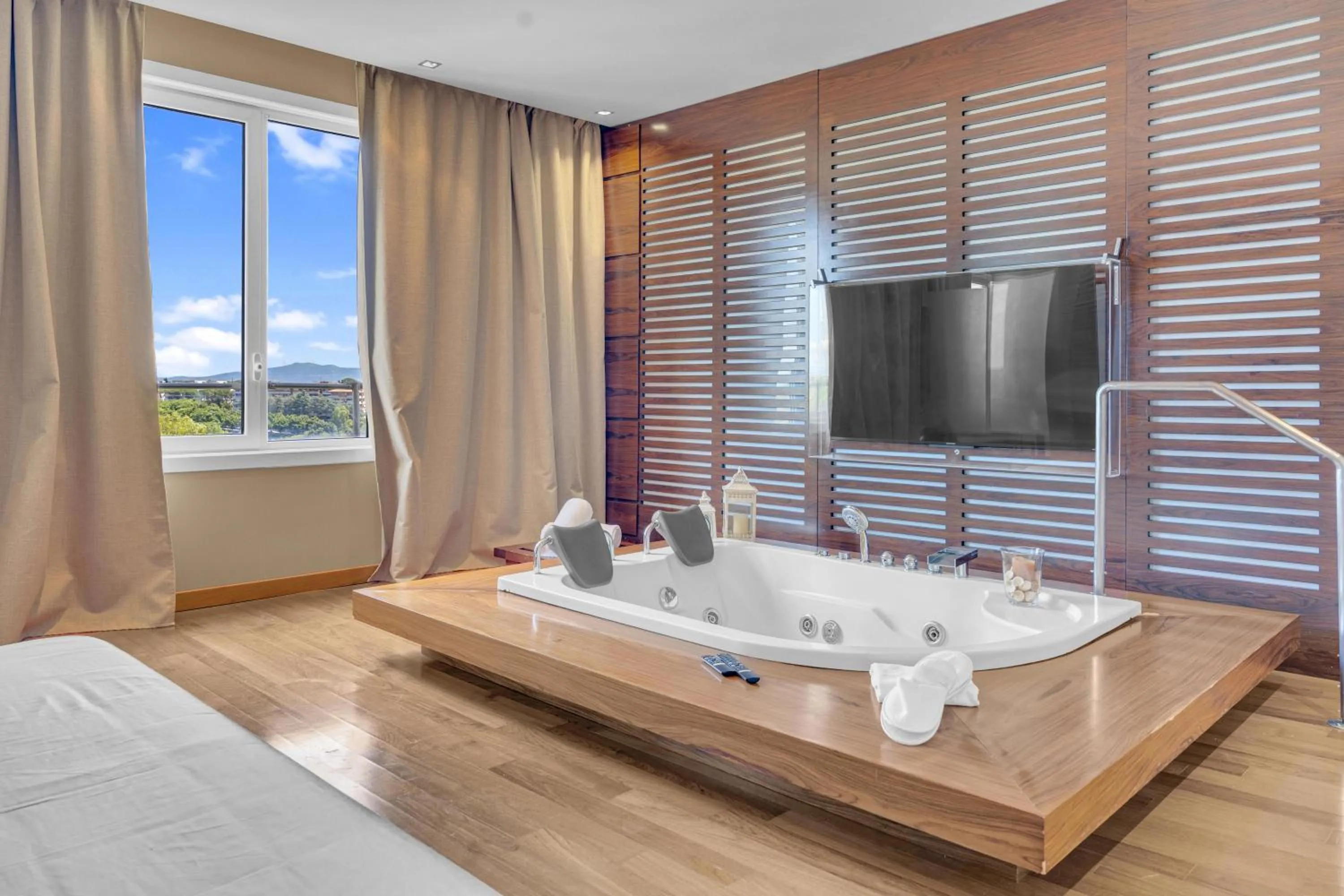 Hot Tub, Bed in Hotel Roma Aurelia Antica