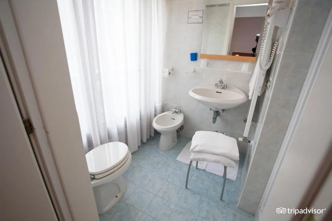 Shower in Hotel Caprera