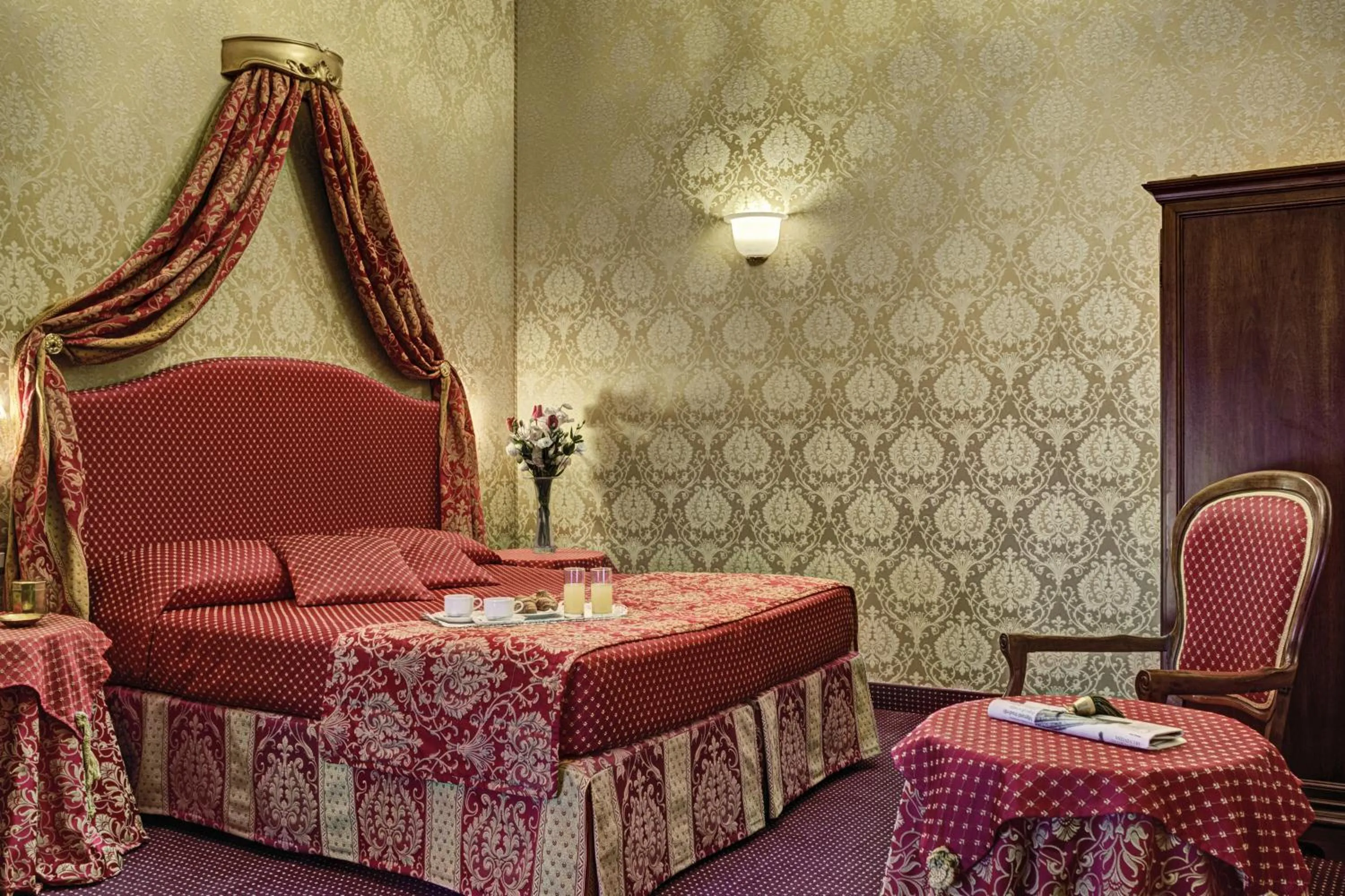 Photo of the whole room, Bed in Hotel Pausania