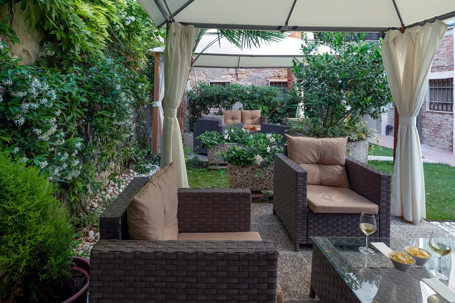 Garden in Hotel Pausania