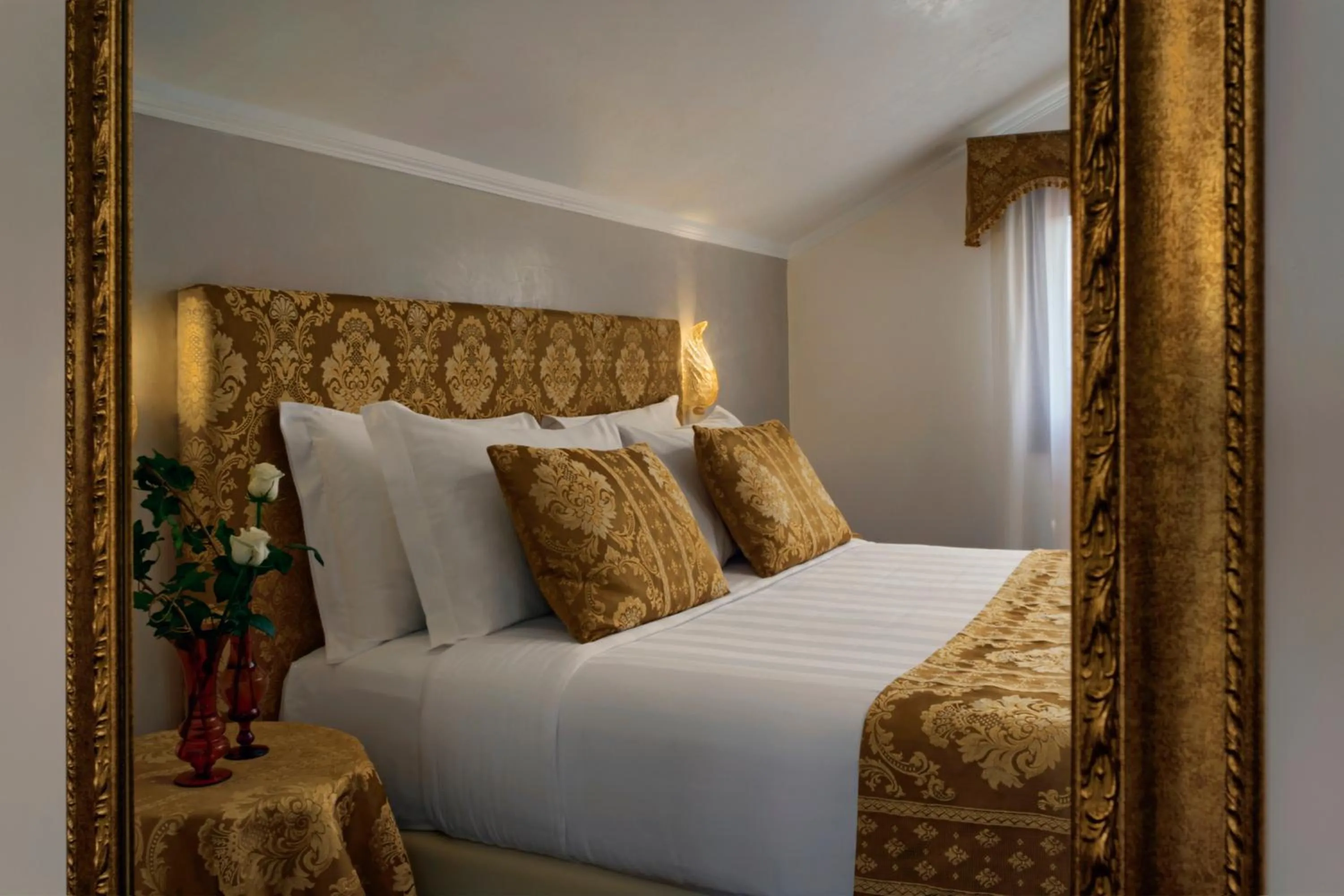 Bed in Hotel Pausania