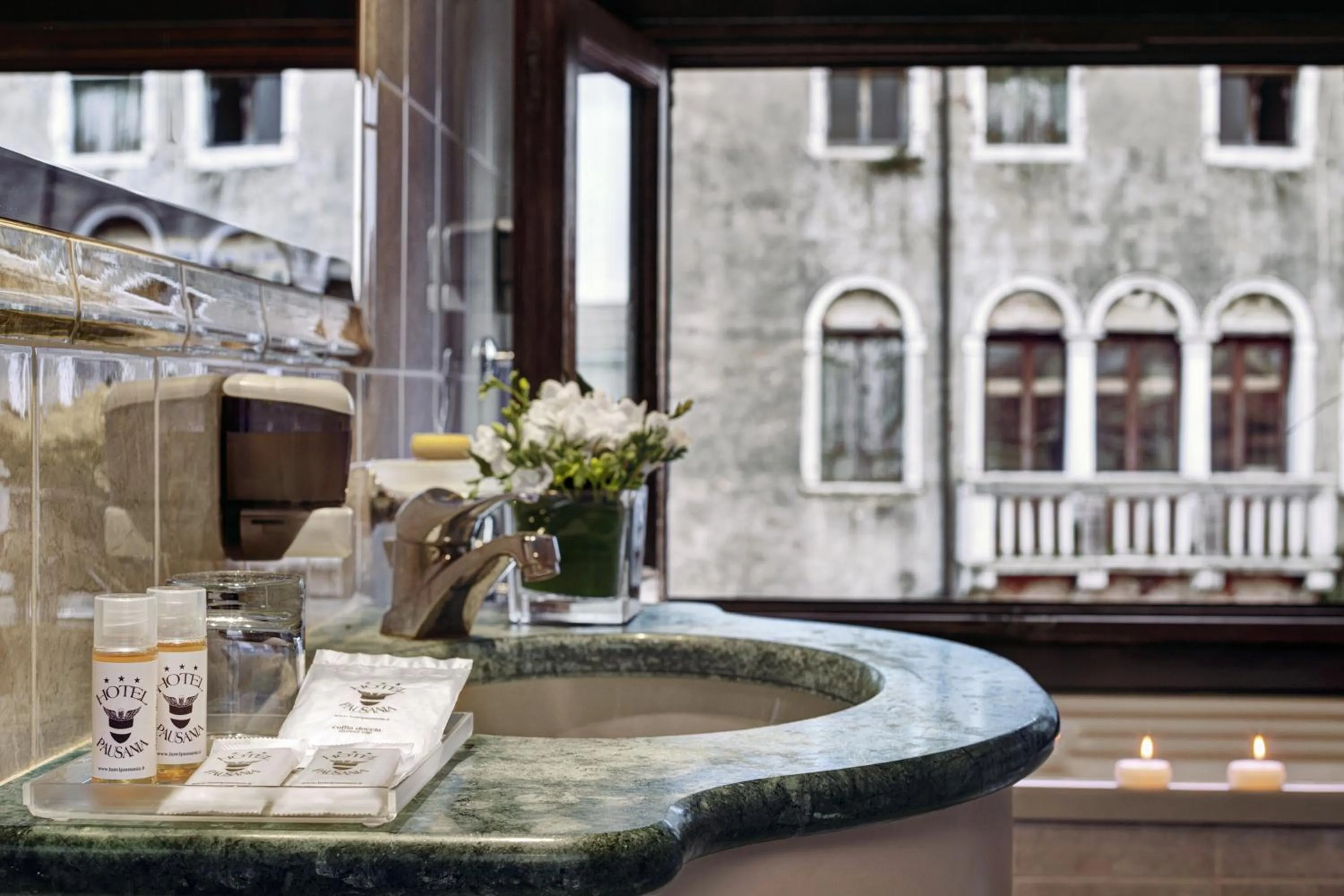 Bathroom in Hotel Pausania