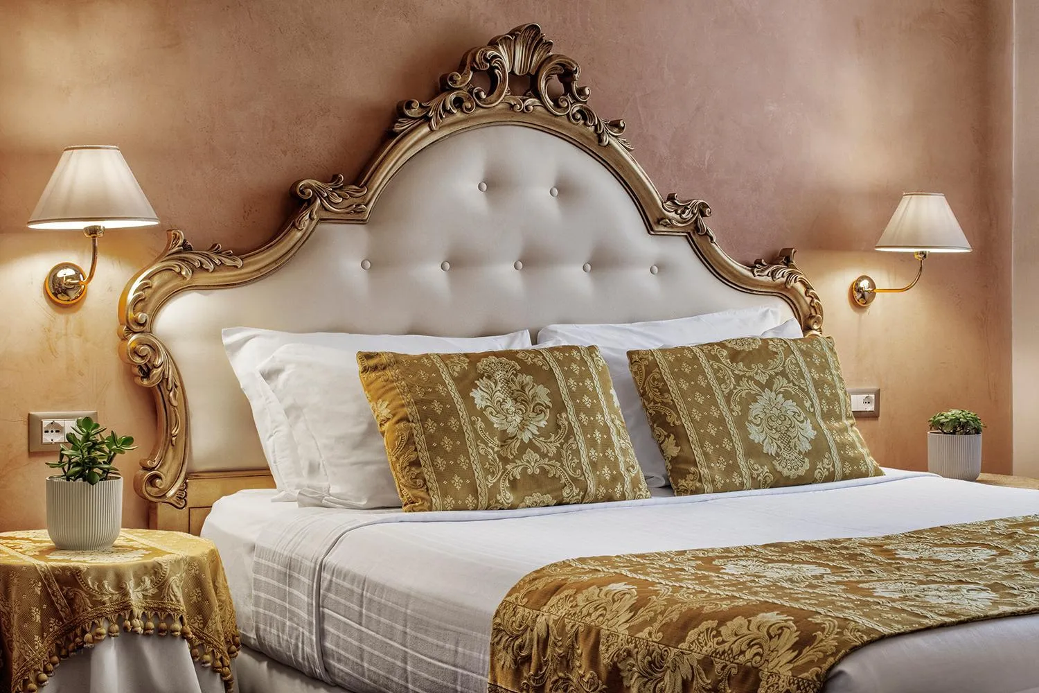 Bed in Hotel Pausania