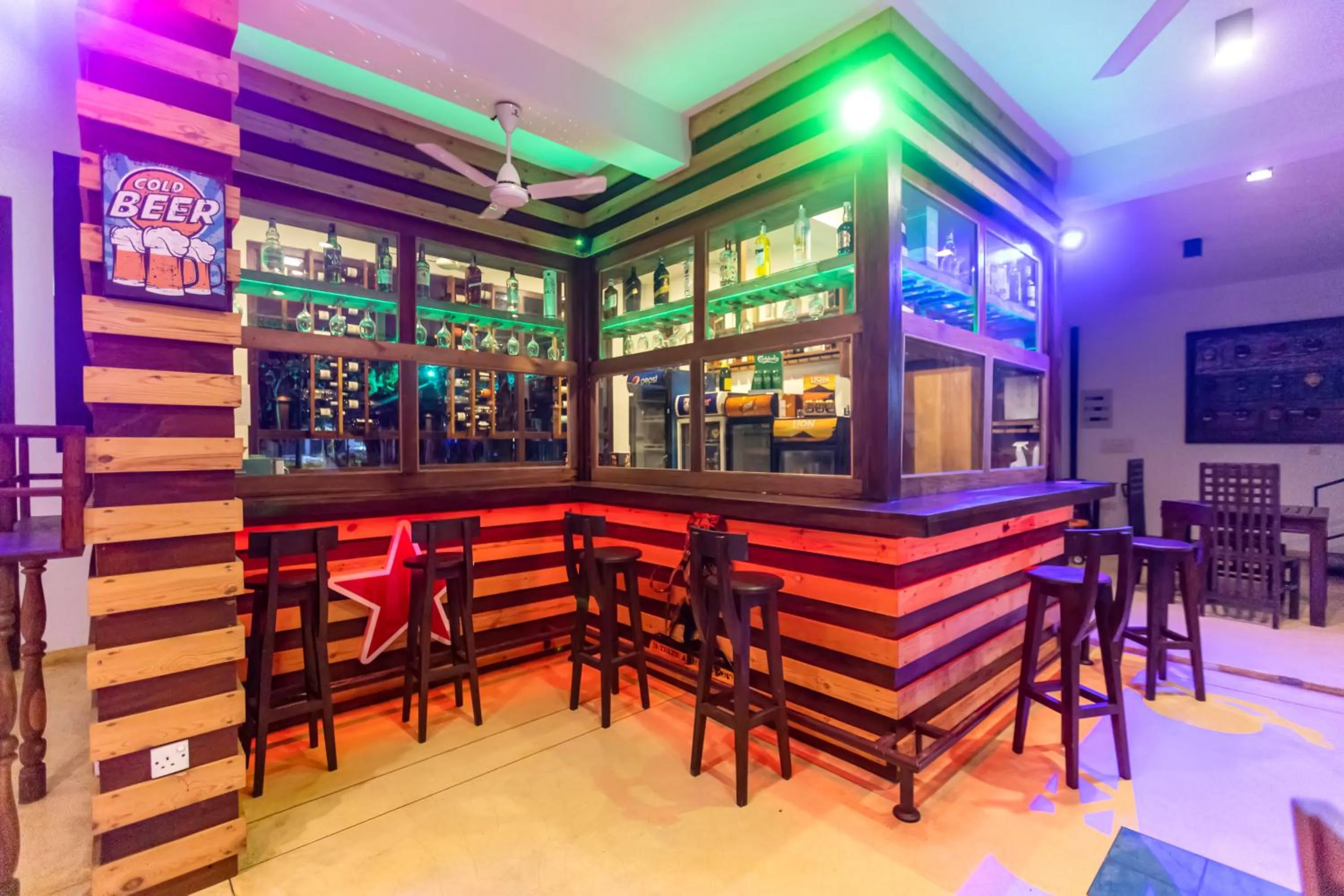 Restaurant/places to eat in THE Mangrove cave Hotel