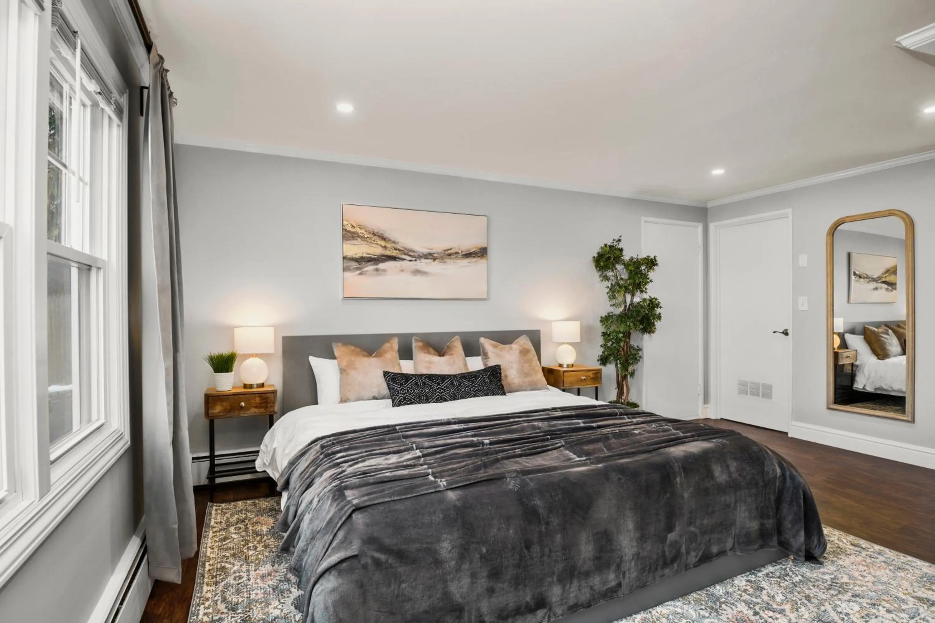 Bed in Waterview house walking distance from Cove Beach-5 mins to downtown-only 40 min to NYC