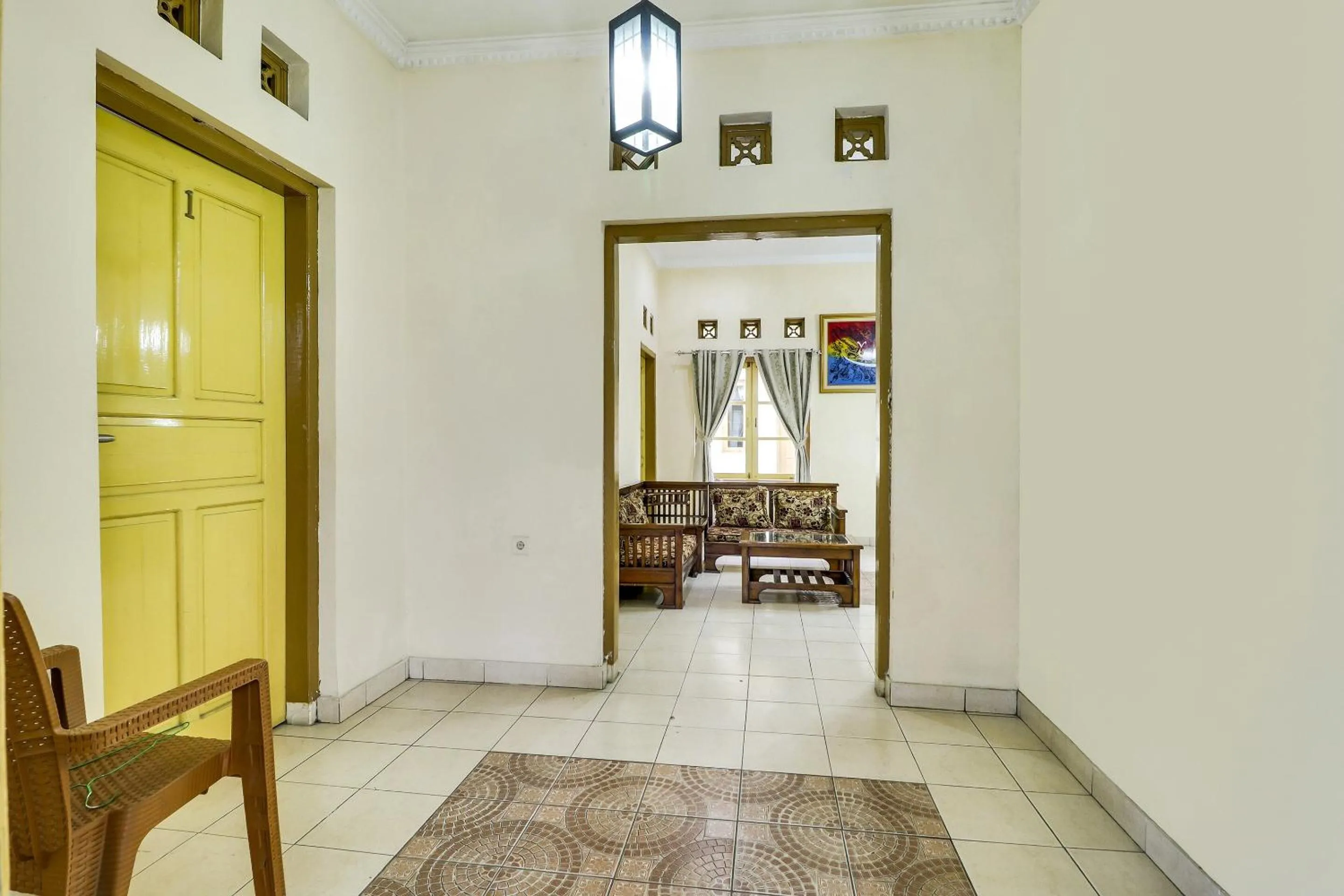 Lobby or reception in Hotel O My Guest House Syariah