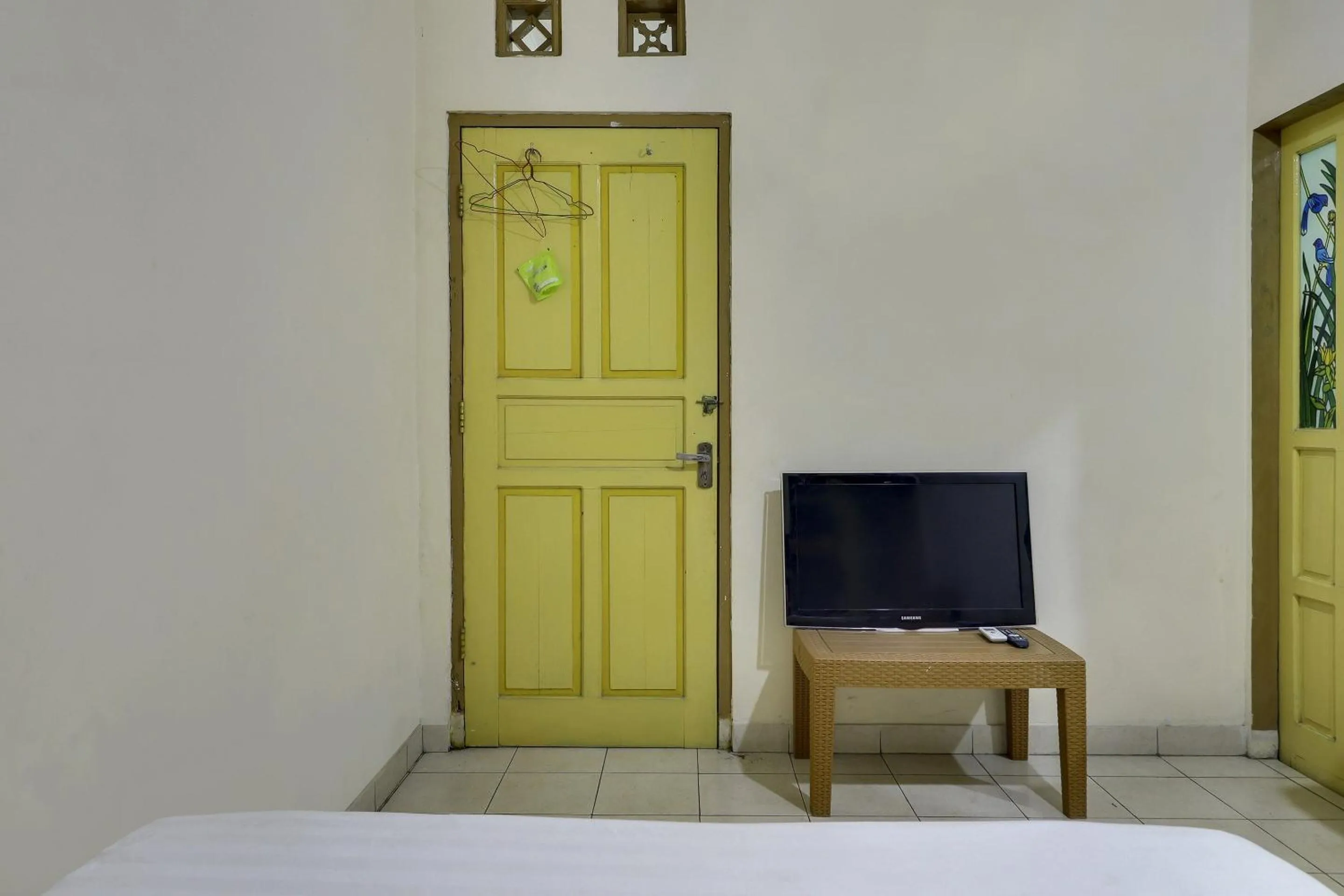 Bedroom in Hotel O My Guest House Syariah