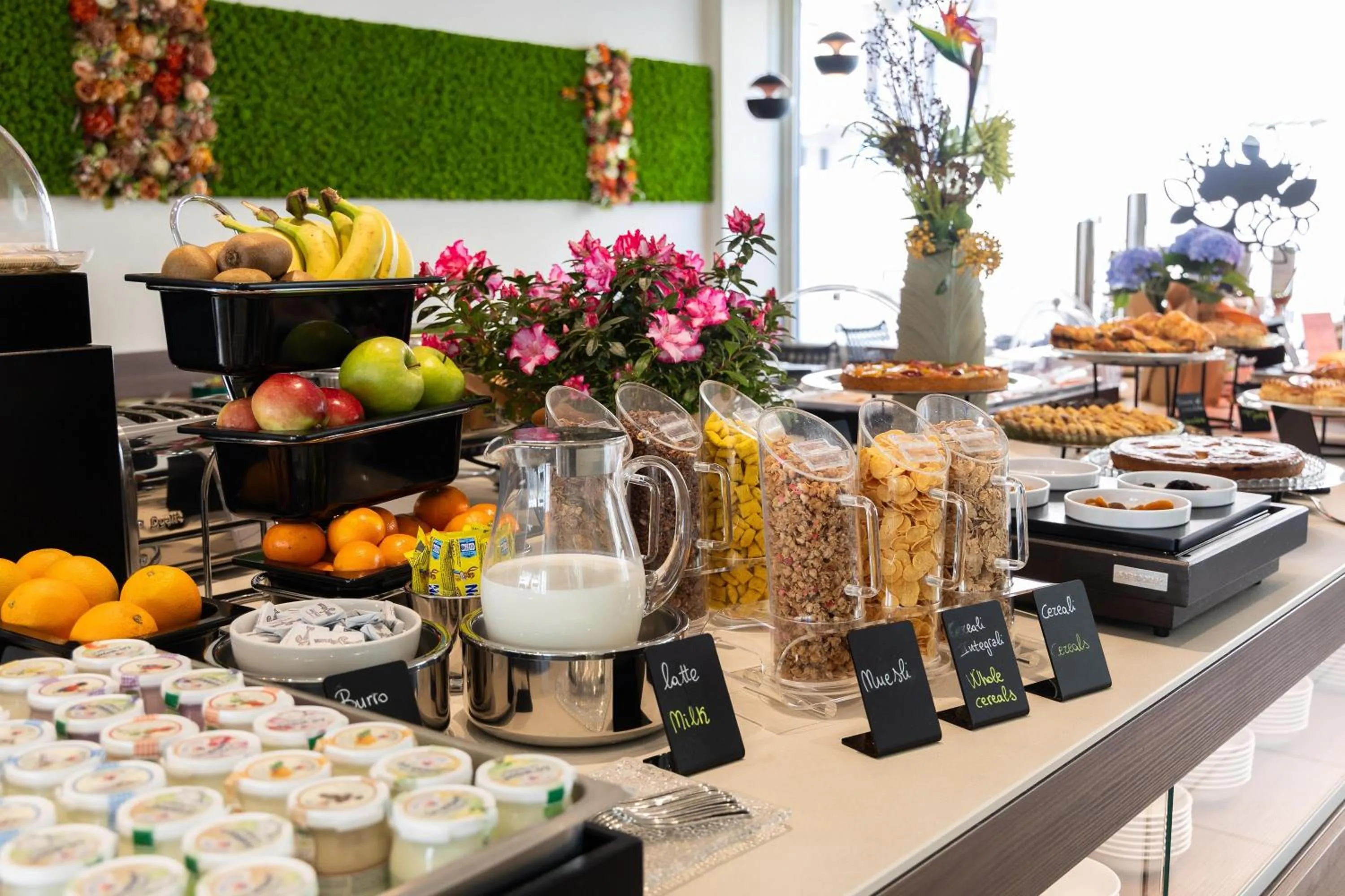 Lounge or bar in Best Western Hotel Luxor