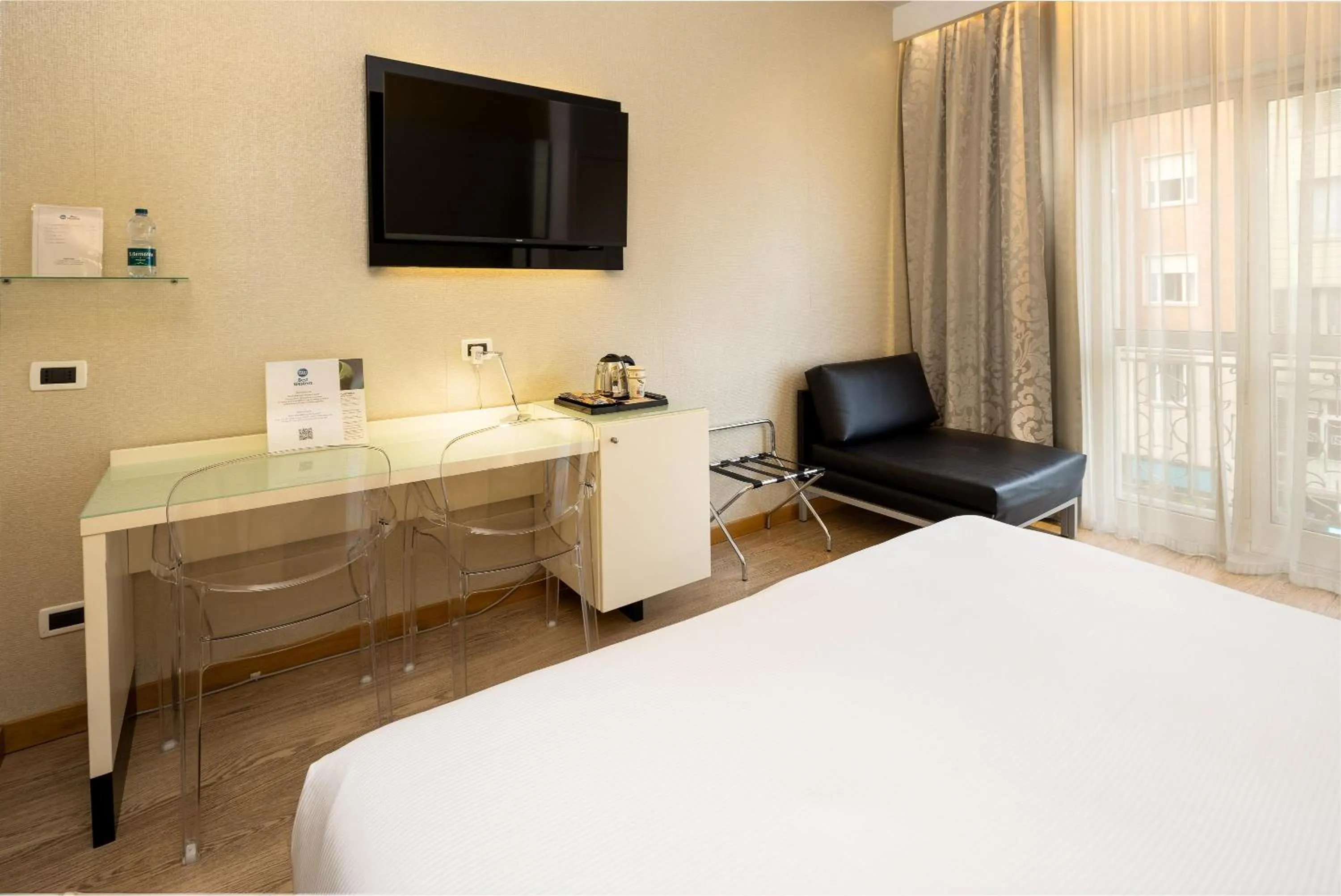 Photo of the whole room, Bed in Best Western Hotel Luxor