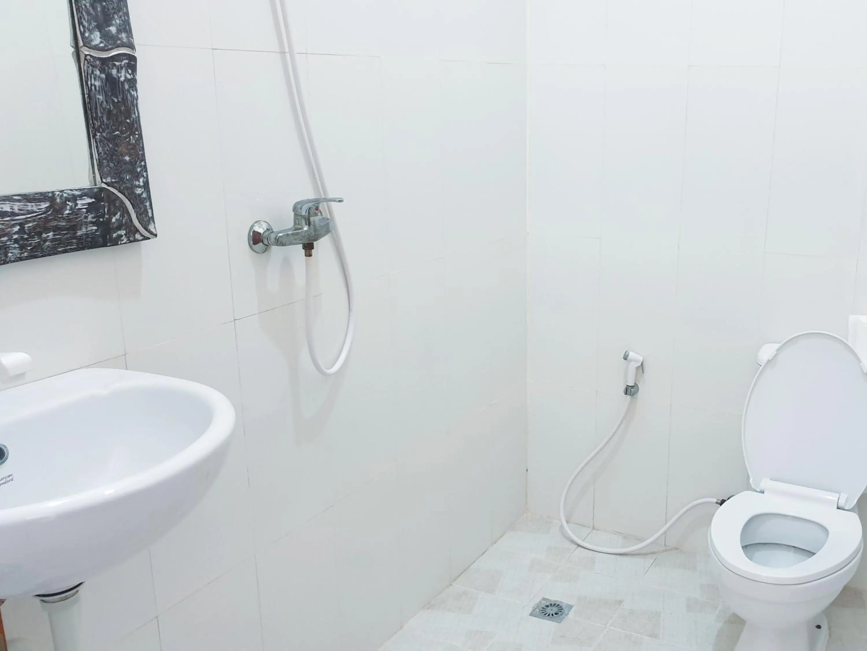 Bathroom in Bali 85 Beach Inn