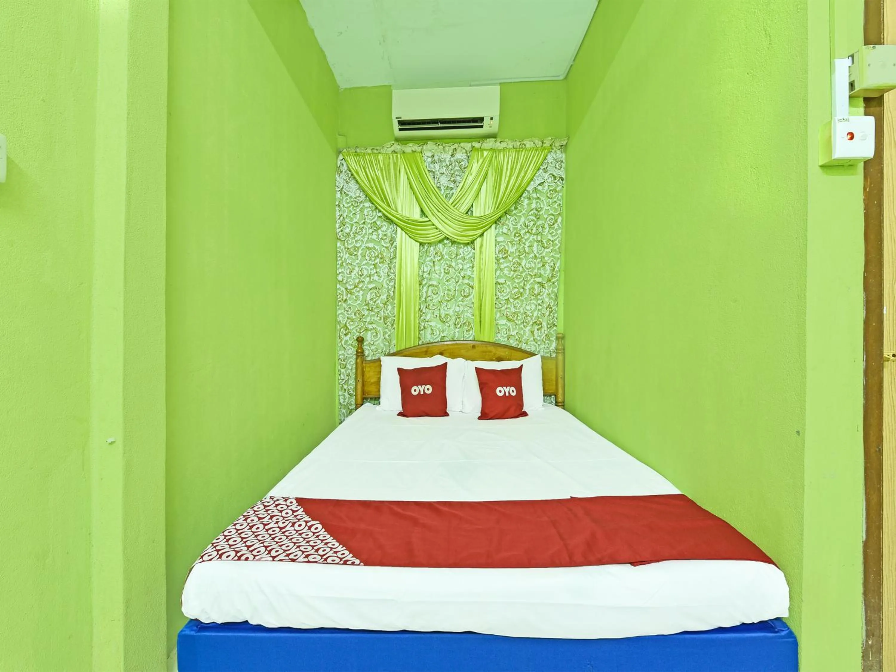 Bedroom, Bed in OYO 90454 Haza Harmoni Guesthouse
