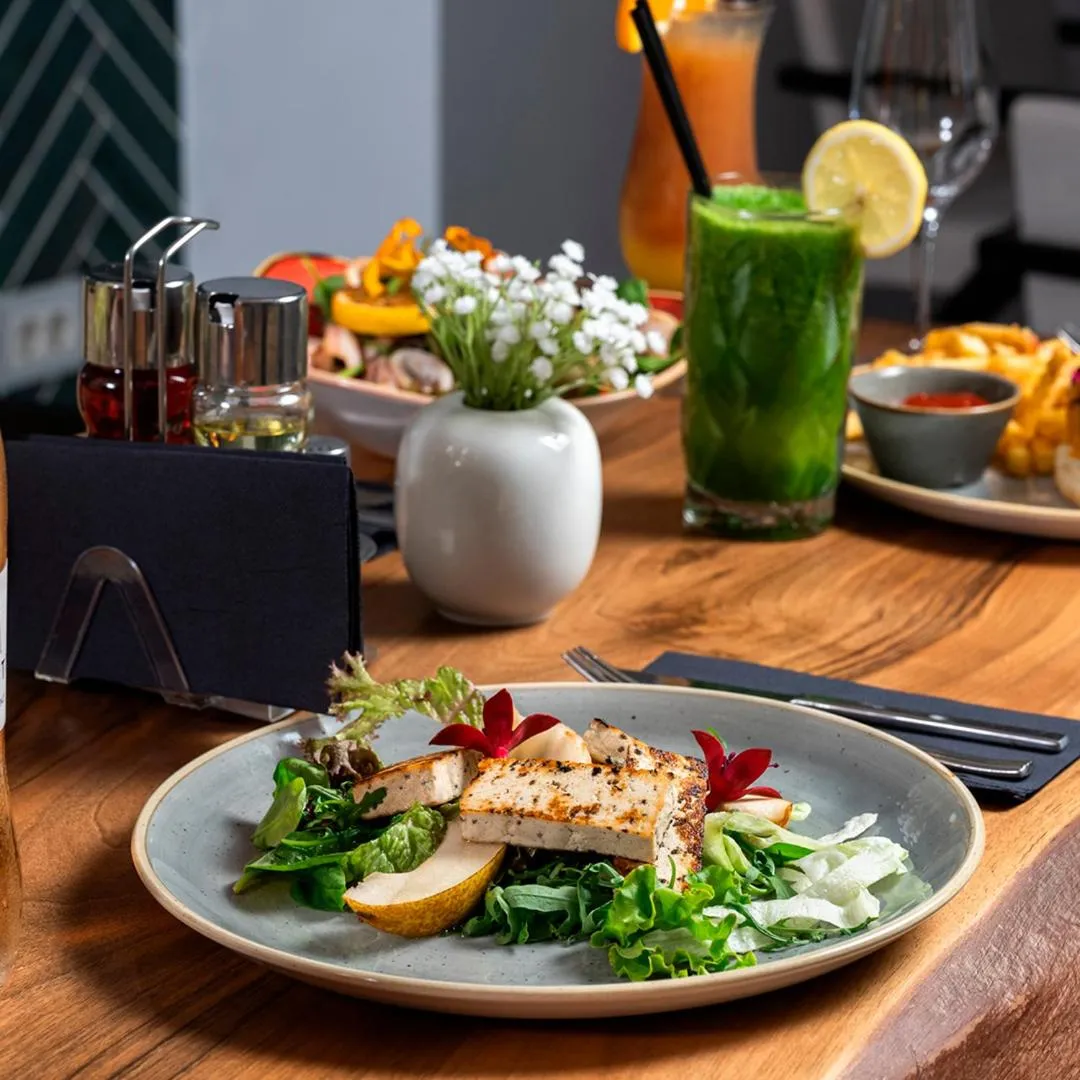 Food in Hotel TQ Plaza