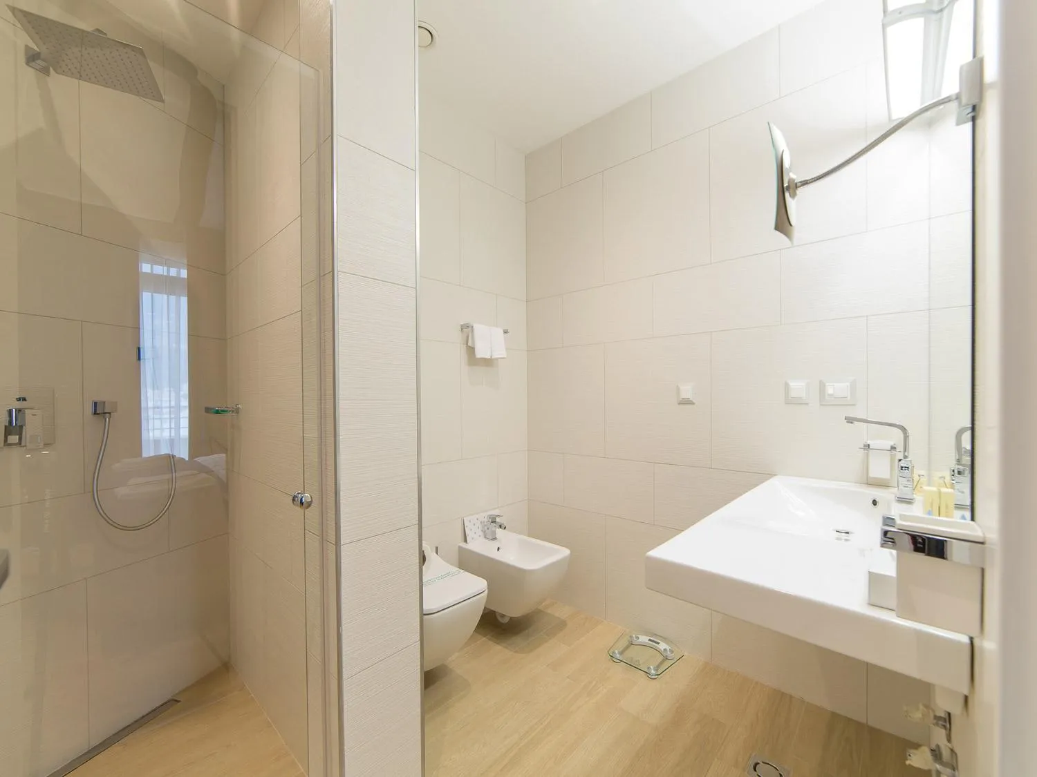 Bathroom in Hotel TQ Plaza