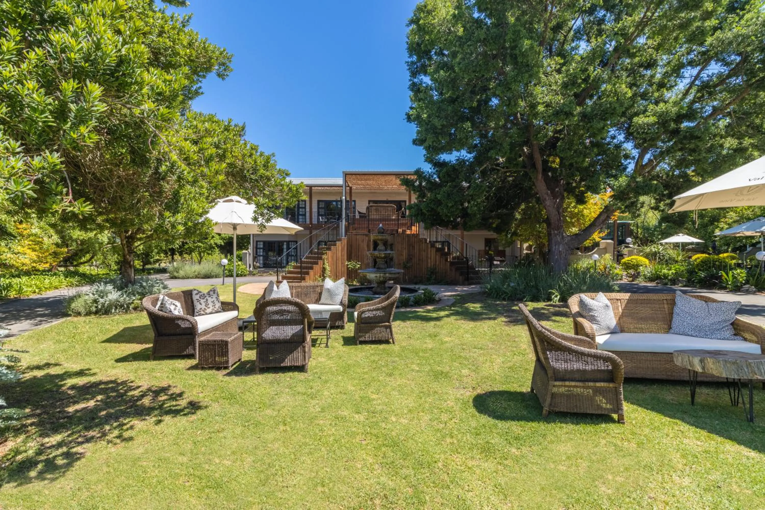 Property building in Val de Vine