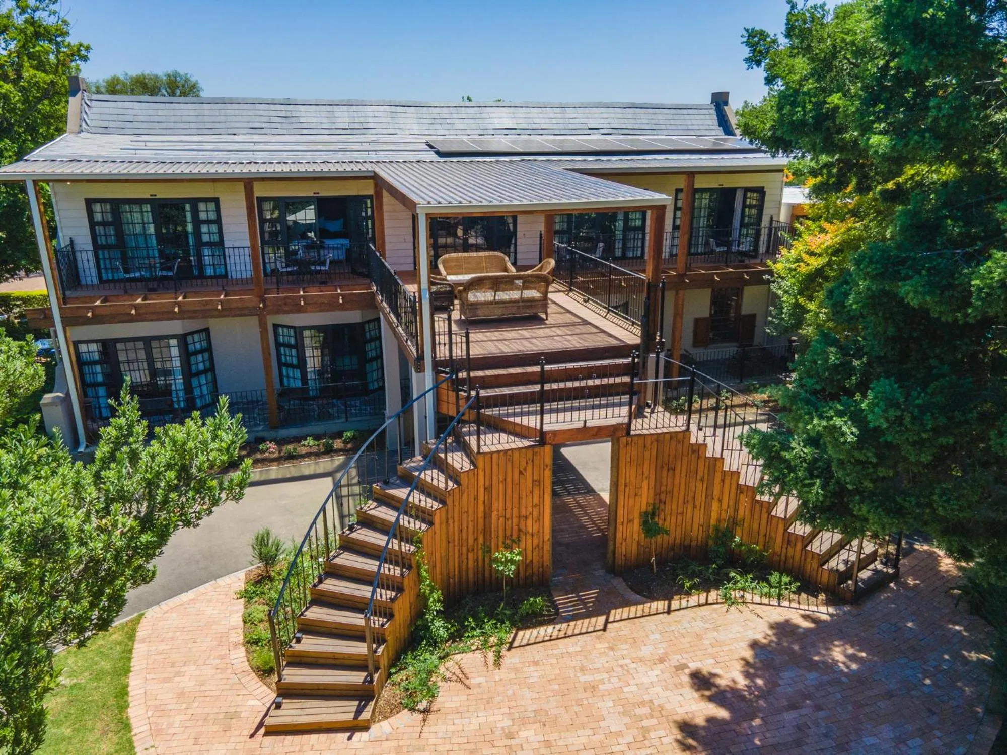 Property building in Val de Vine