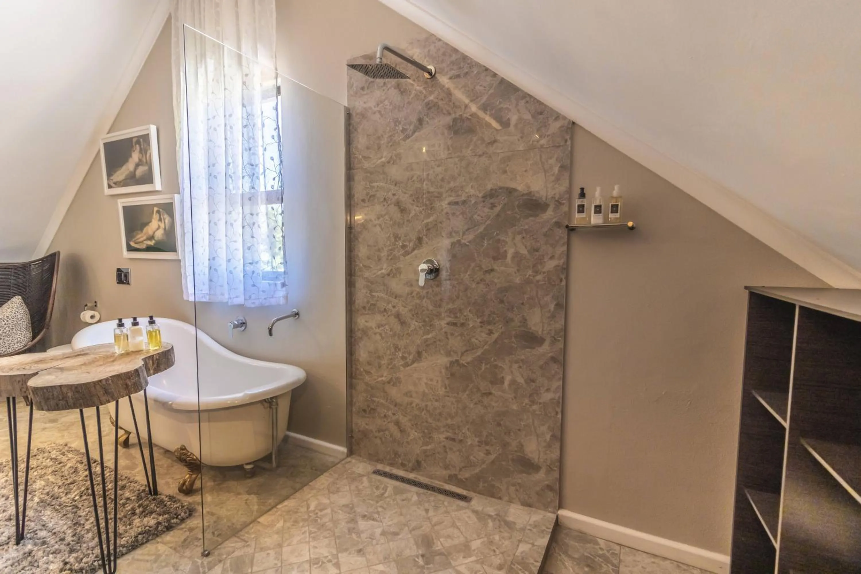 Shower in Val de Vine