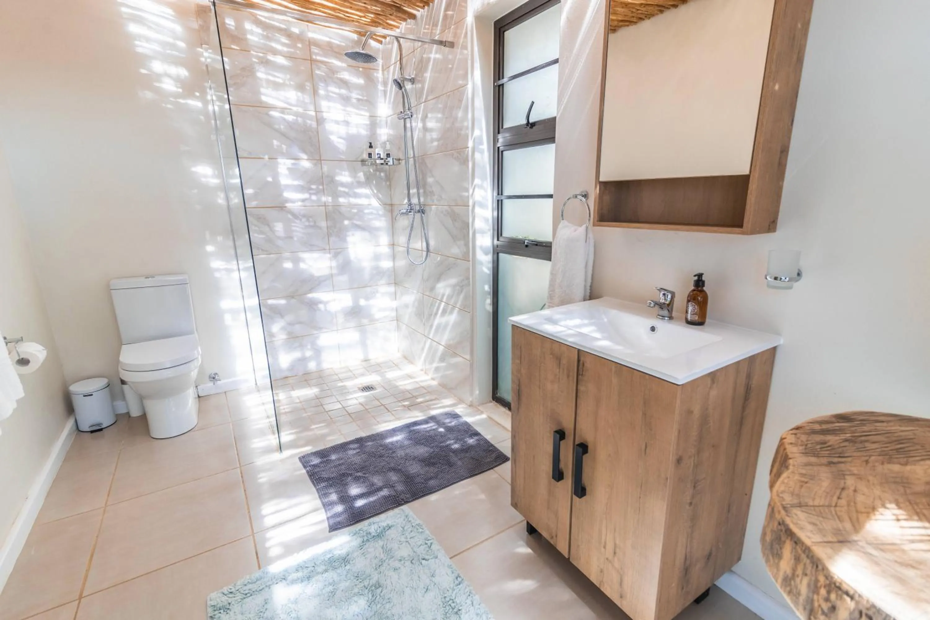 Shower in Val de Vine