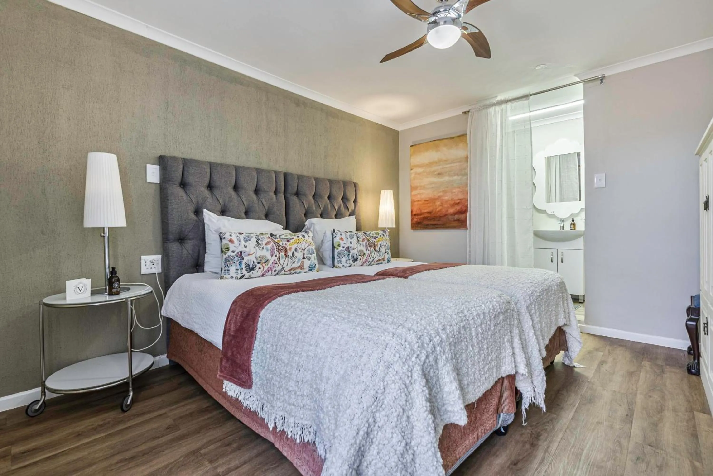 Photo of the whole room, Bed in Val de Vine