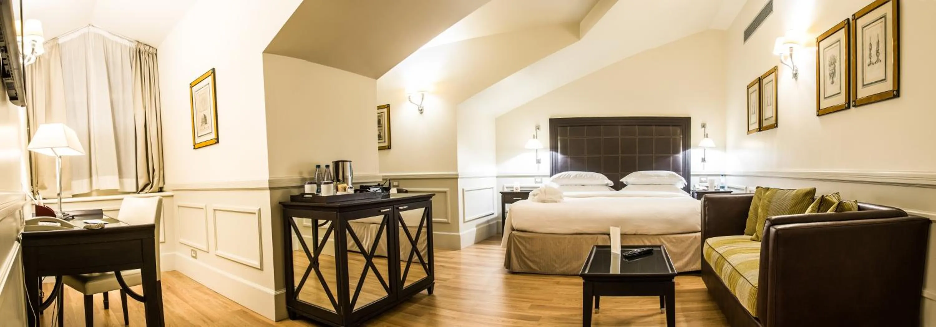 Photo of the whole room, Bed in Grand Hotel Sitea