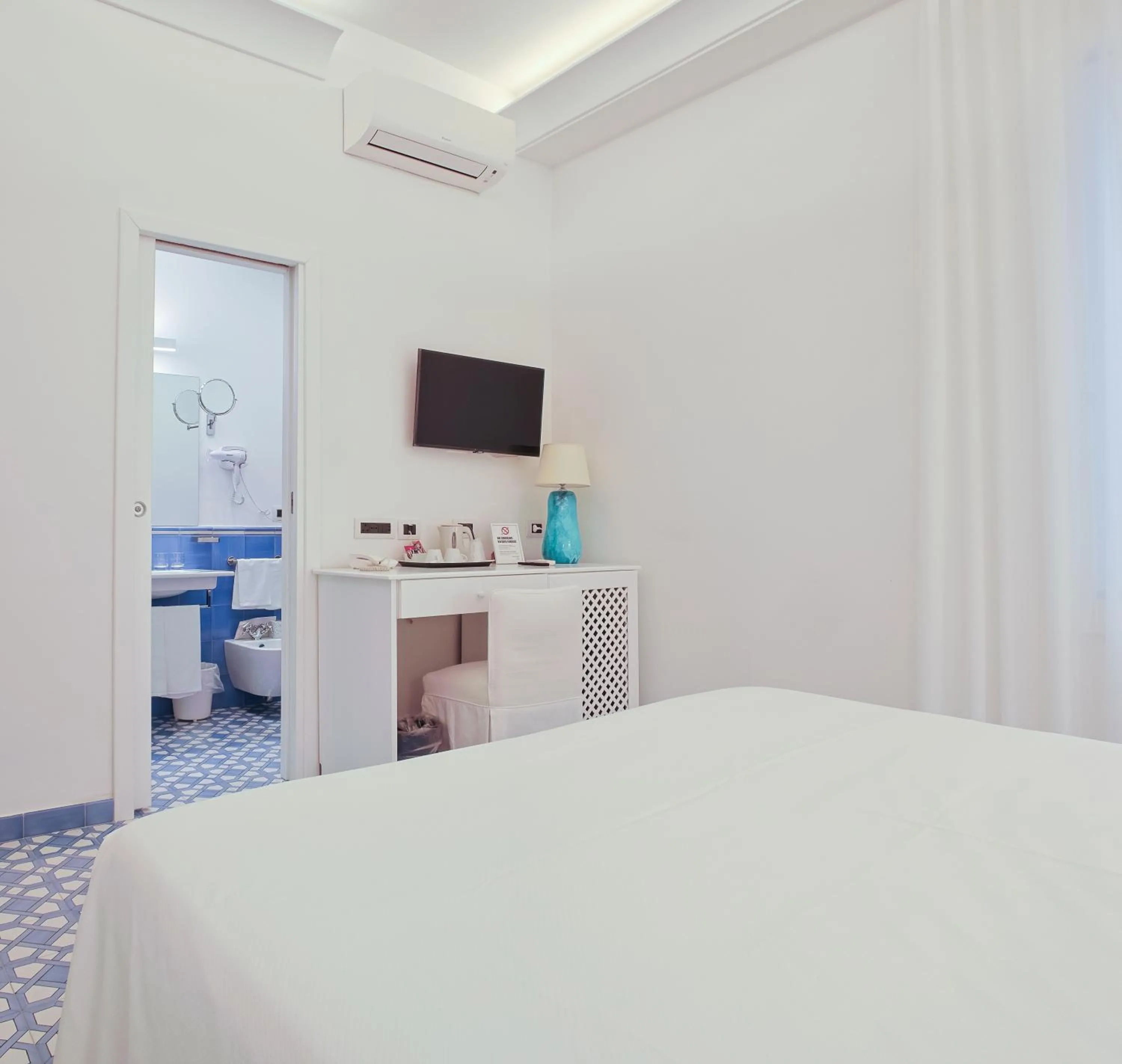 Photo of the whole room, Bed in Hotel Aurora