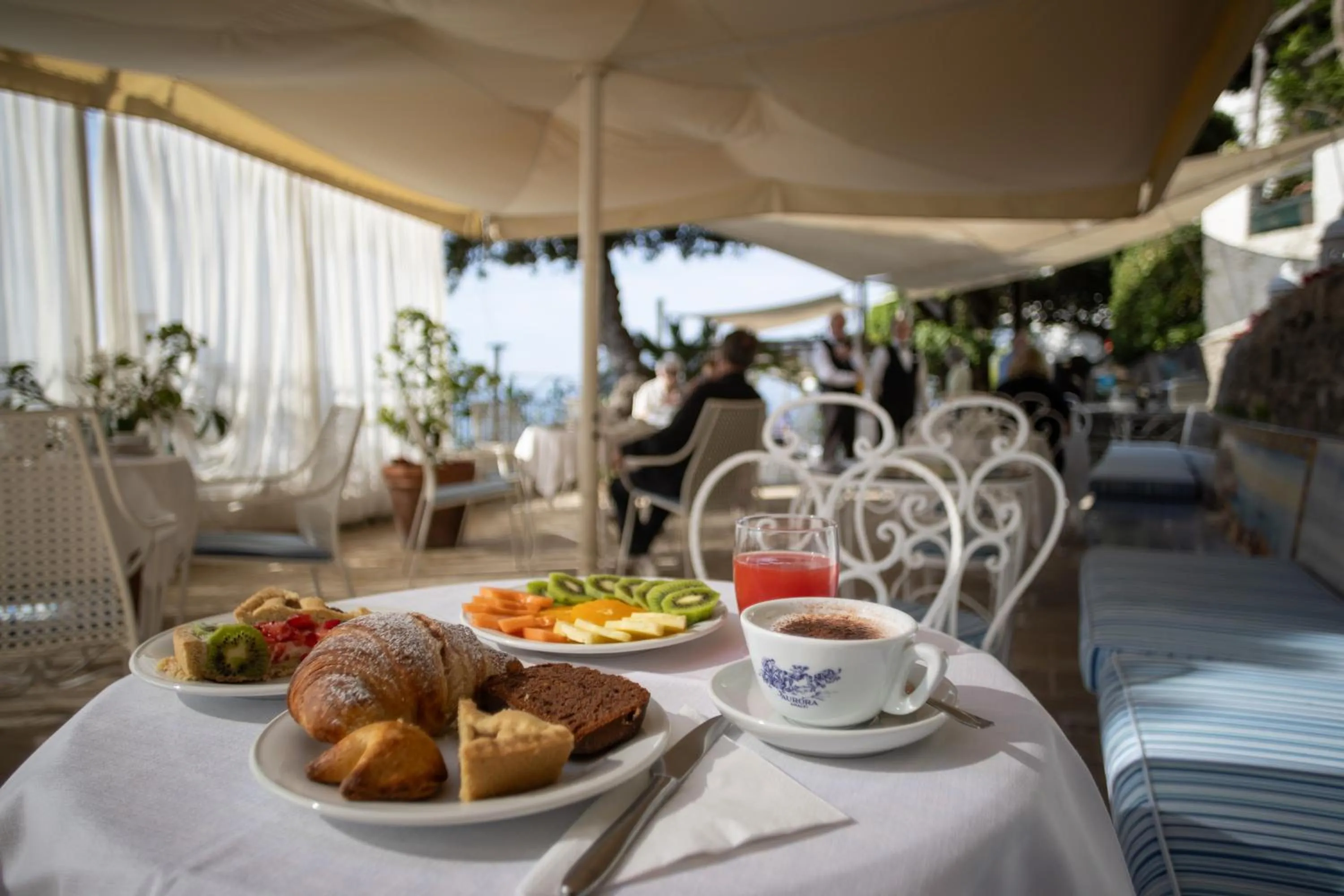 Food and drinks in Hotel Aurora