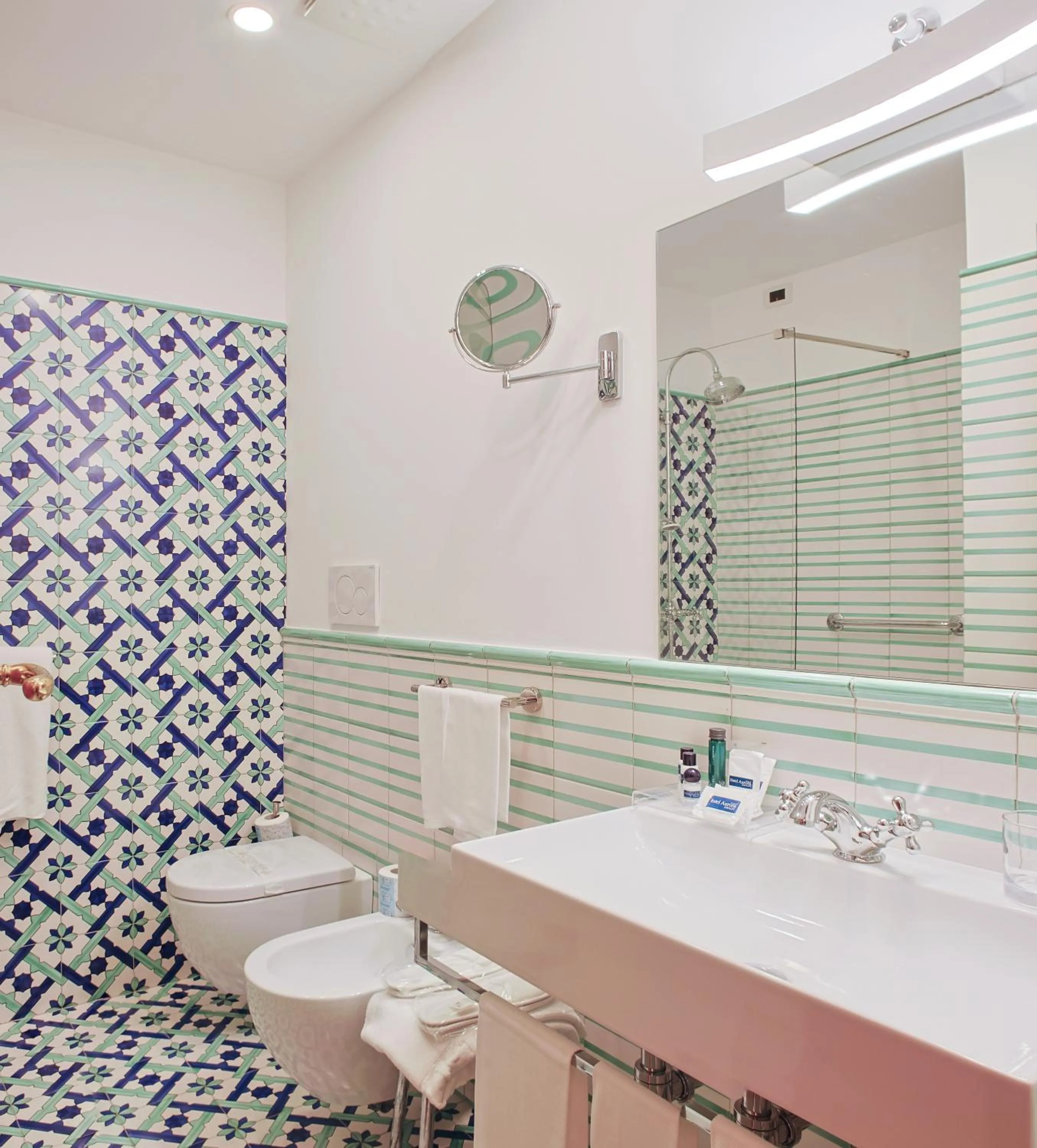 Bathroom in Hotel Aurora